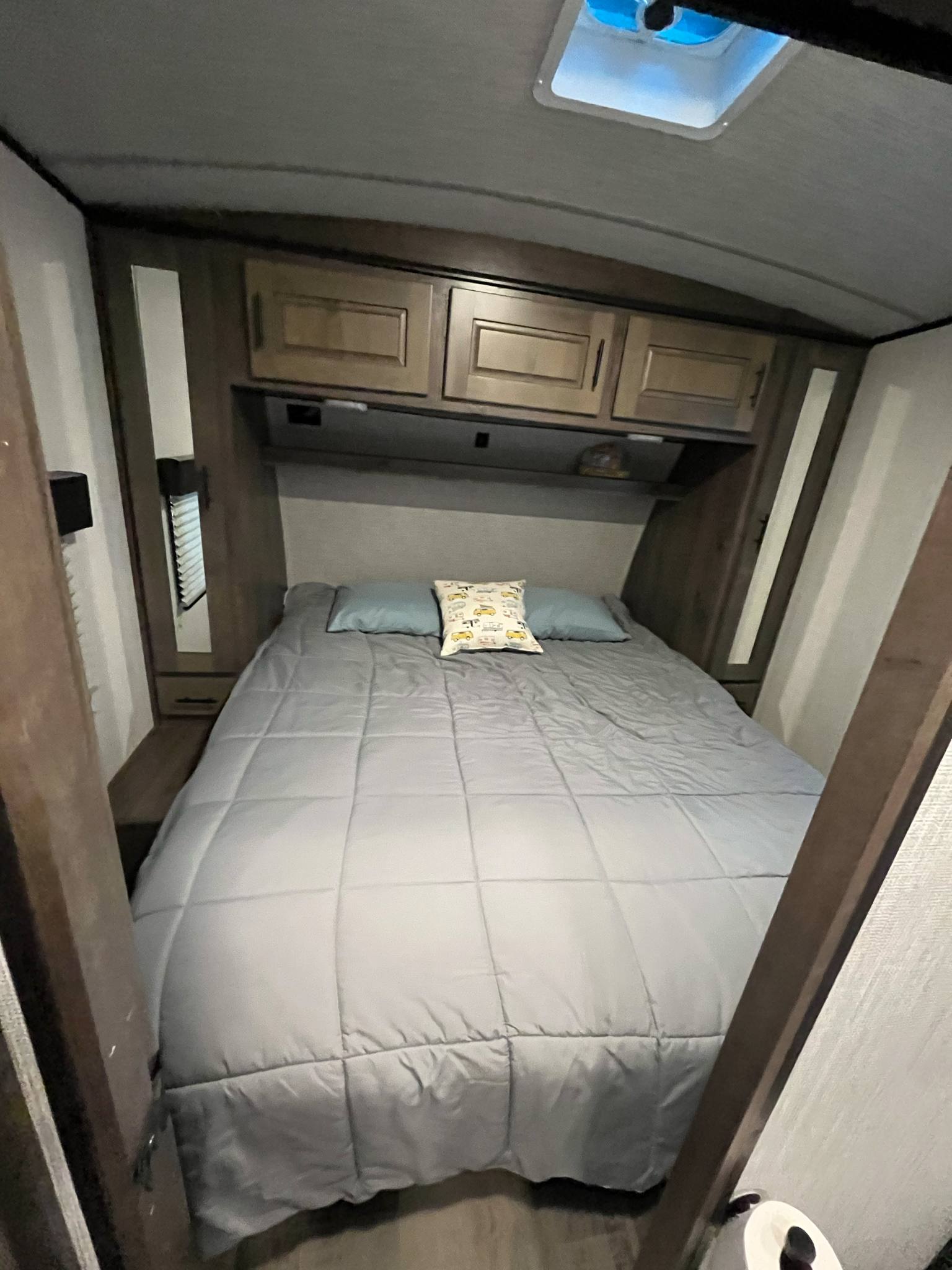 Cozy RV rental bedroom with a comfy bed, overhead storage, and skylight. Ideal for your next road trip adventure.. Heartland Torque T314 2021
