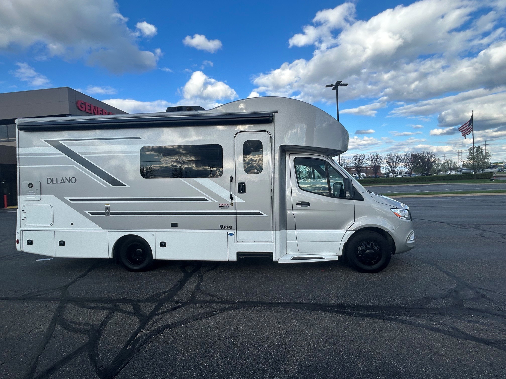 2026 Thor Delano - Enjoy the outdoors in style w/ latest tech!