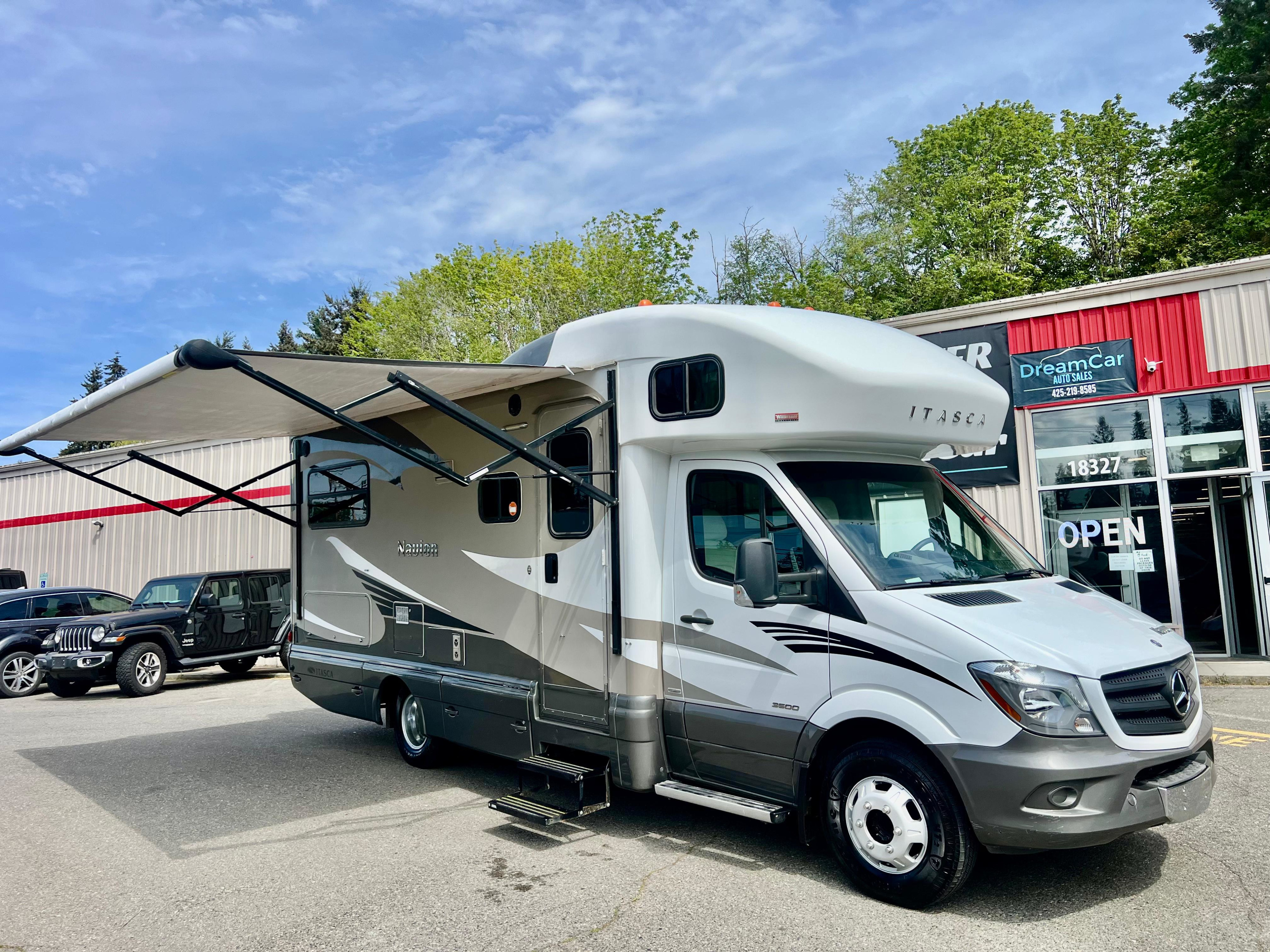 Fully Equipped Luxury Mercedes / Easy to Drive & Fuel Efficient