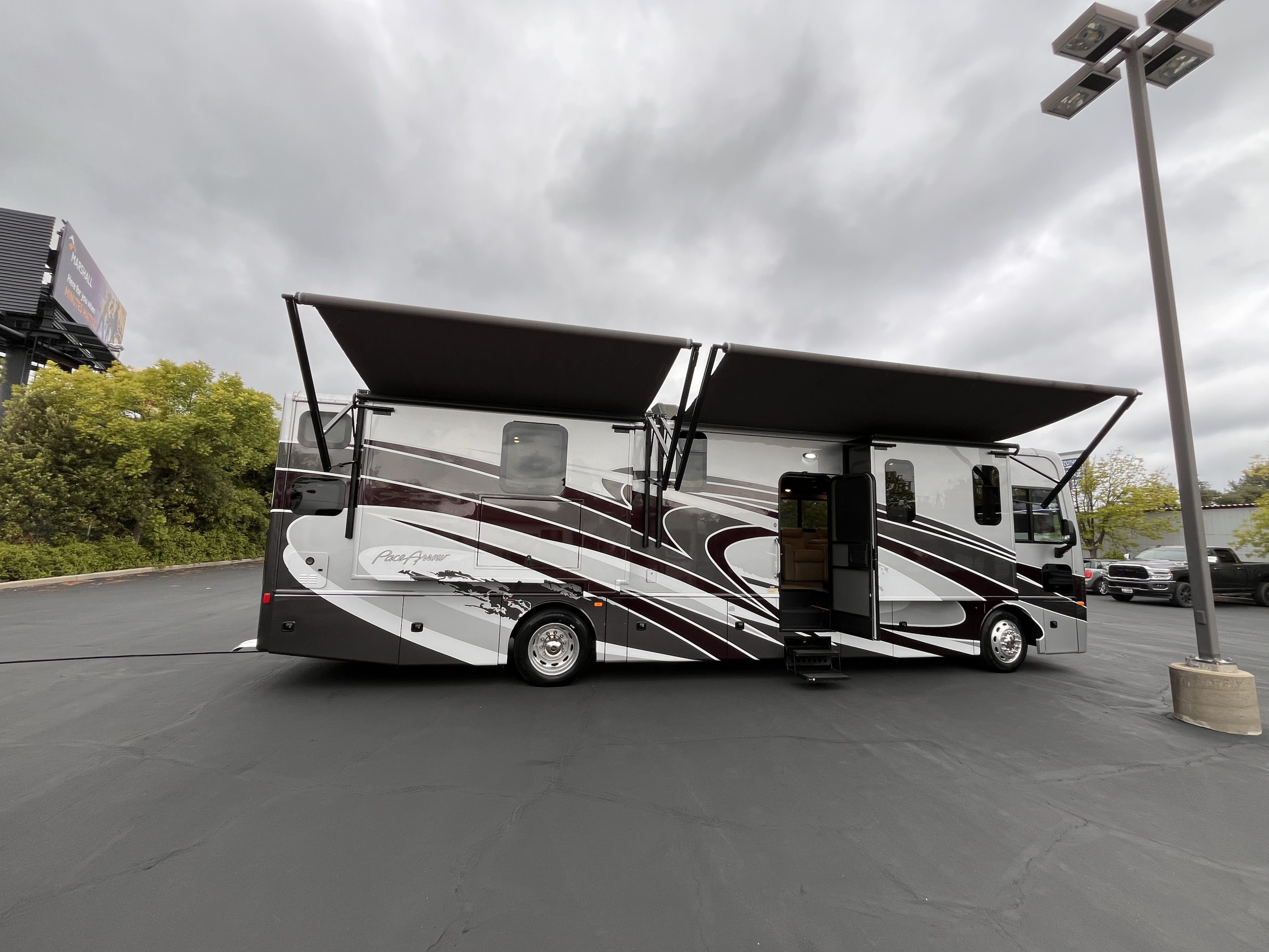 2020 Fleetwood Pace Arrow - Luxury on Wheels!