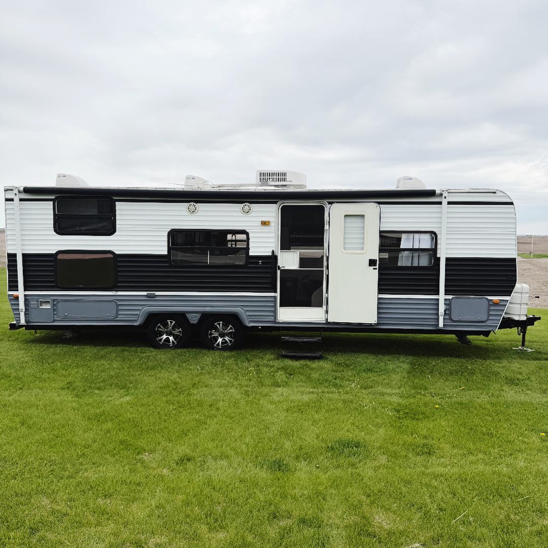 Remodeled 26’ Sprinter Camper | Cozy + Family Friendly