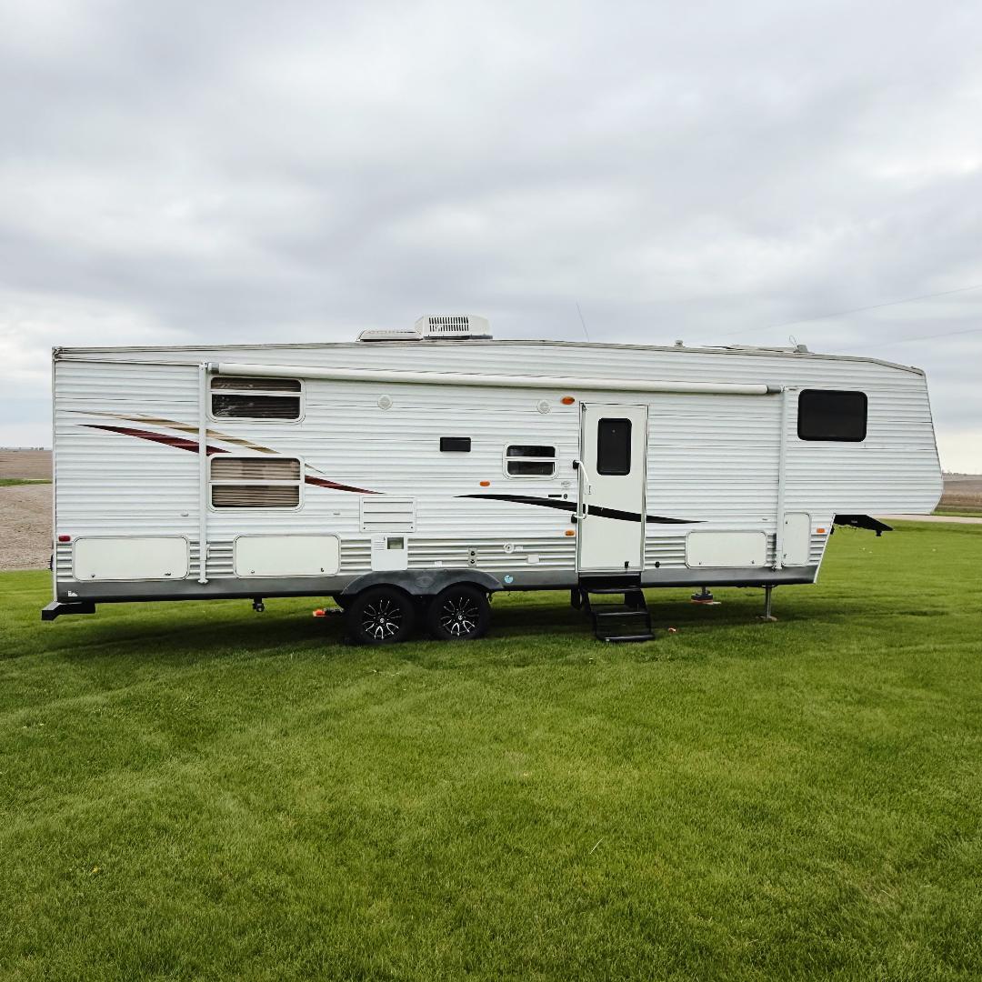 Remodeled 30’ Salem Fifth Wheel | Spacious + Family Friendly