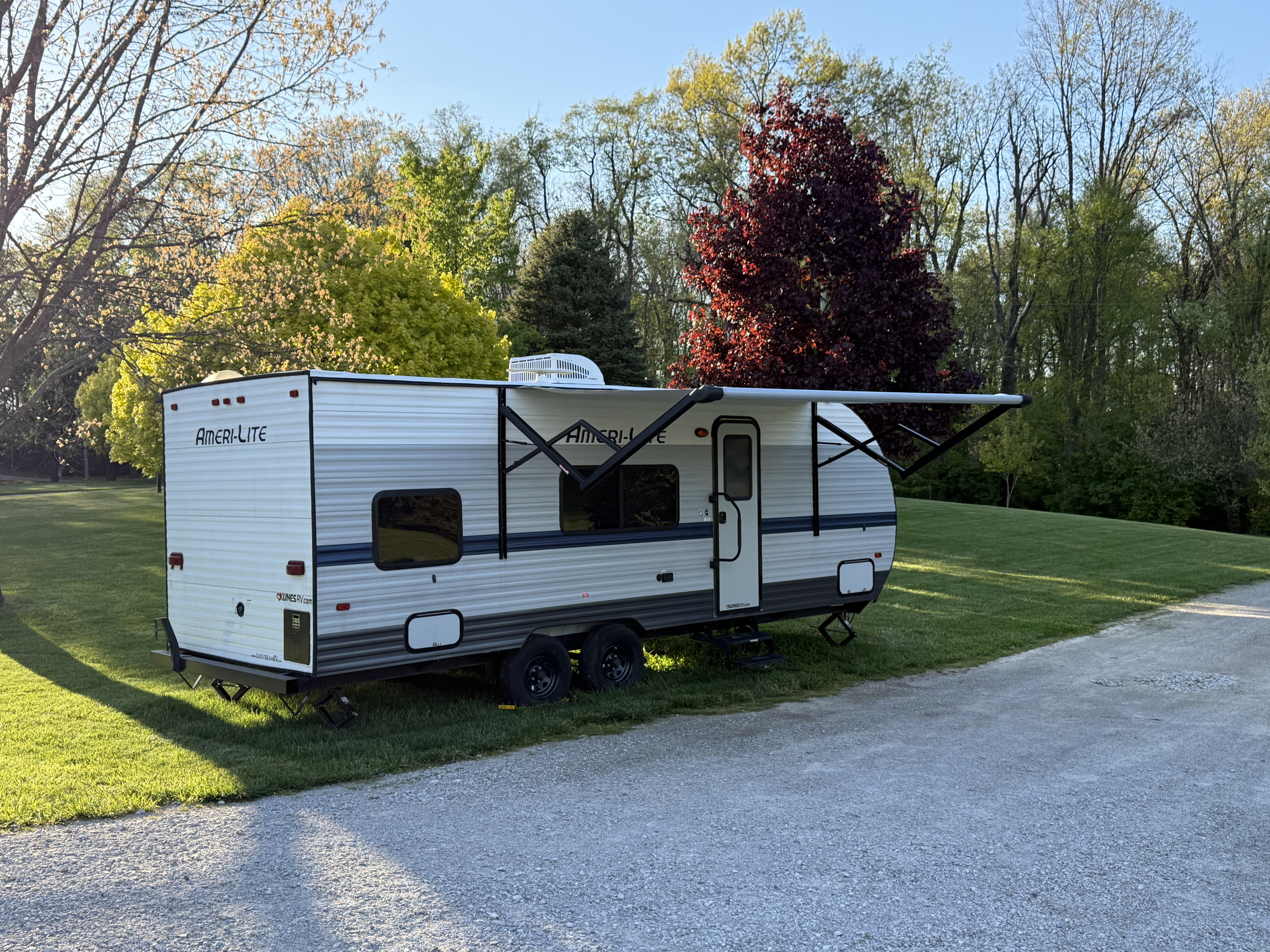 BRAND NEW RV! AMER-LITE 24BH with Solar!