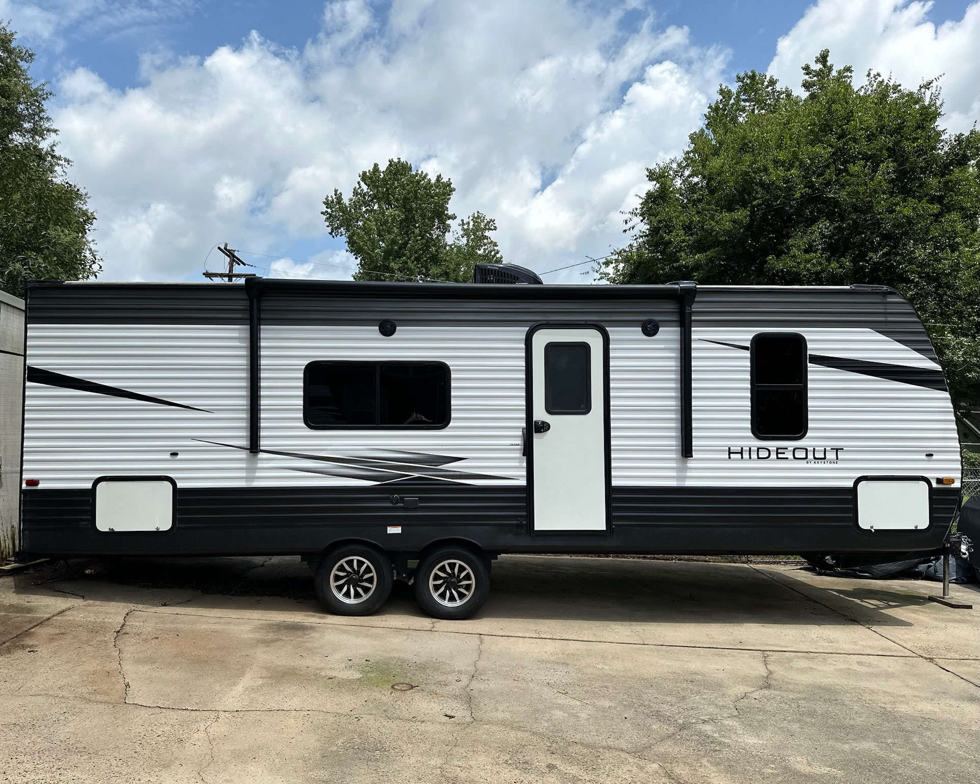 2021 Hideout 262BH Family Bunkhouse Camper – Sleeps 5