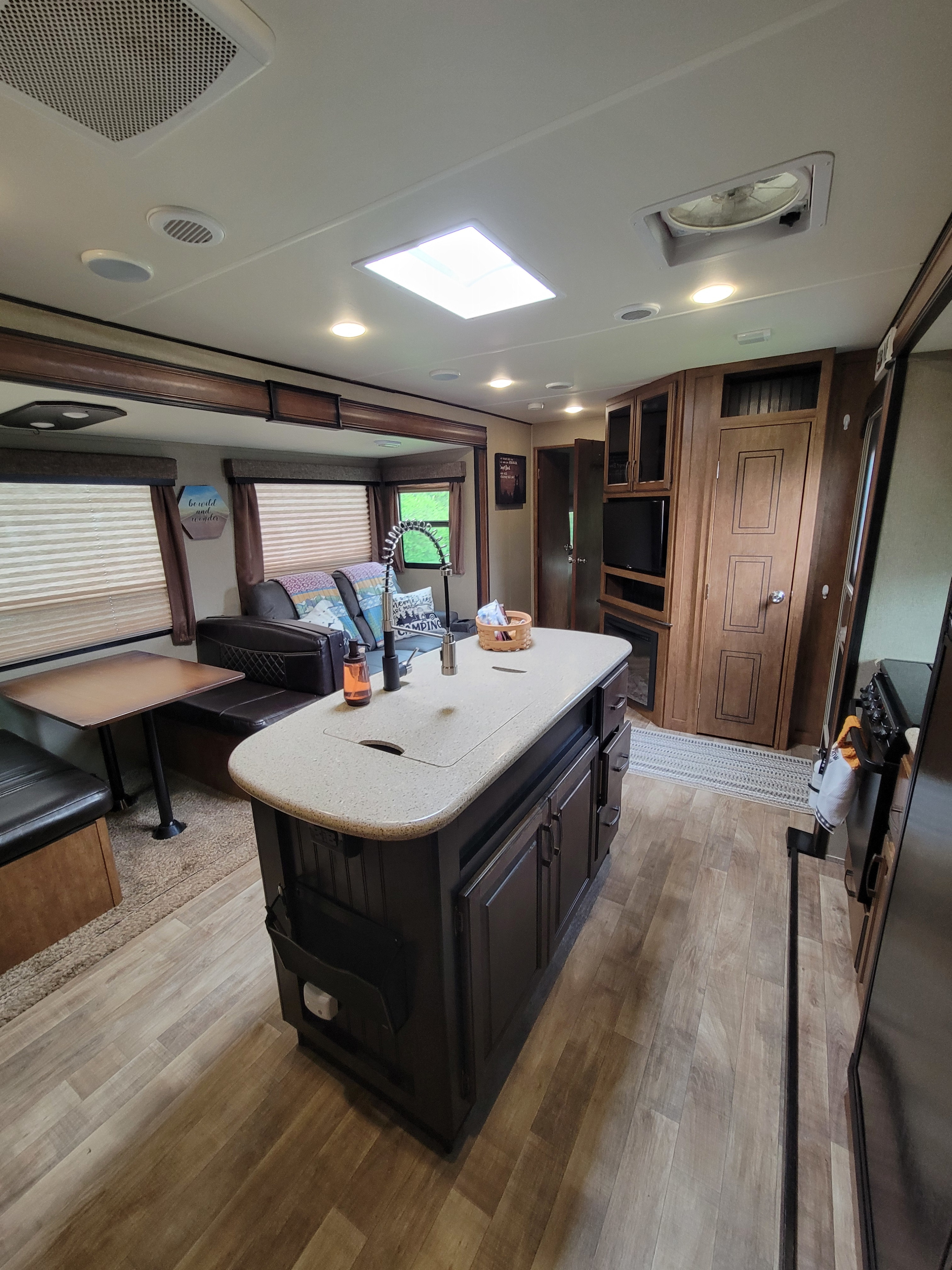 Travel trailer RV Rental 