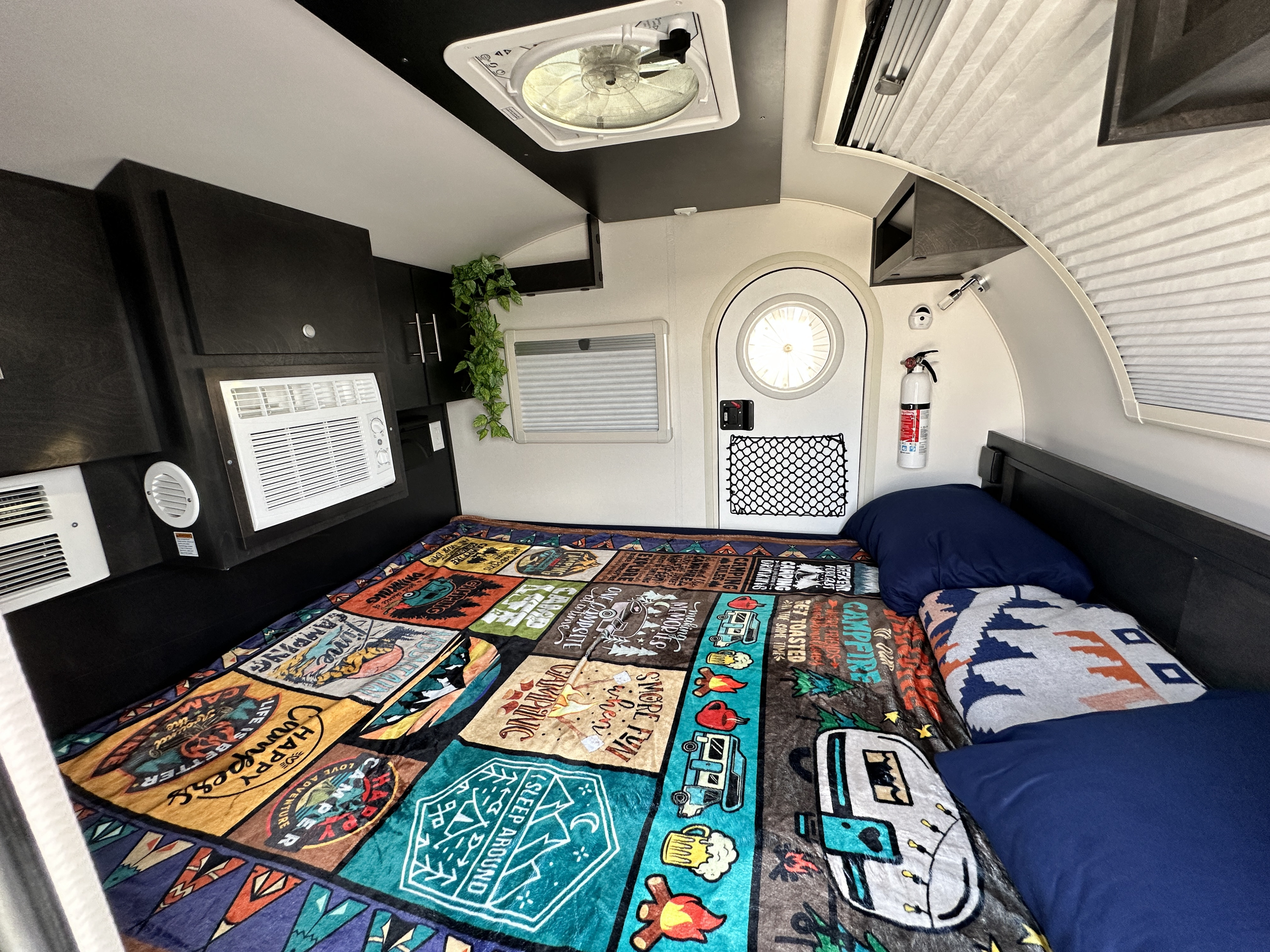 This rv rental offers a comfy bed with a fun camping blanket, AC, and fan. Perfect for your next adventure!. nuCamp T@G 2023