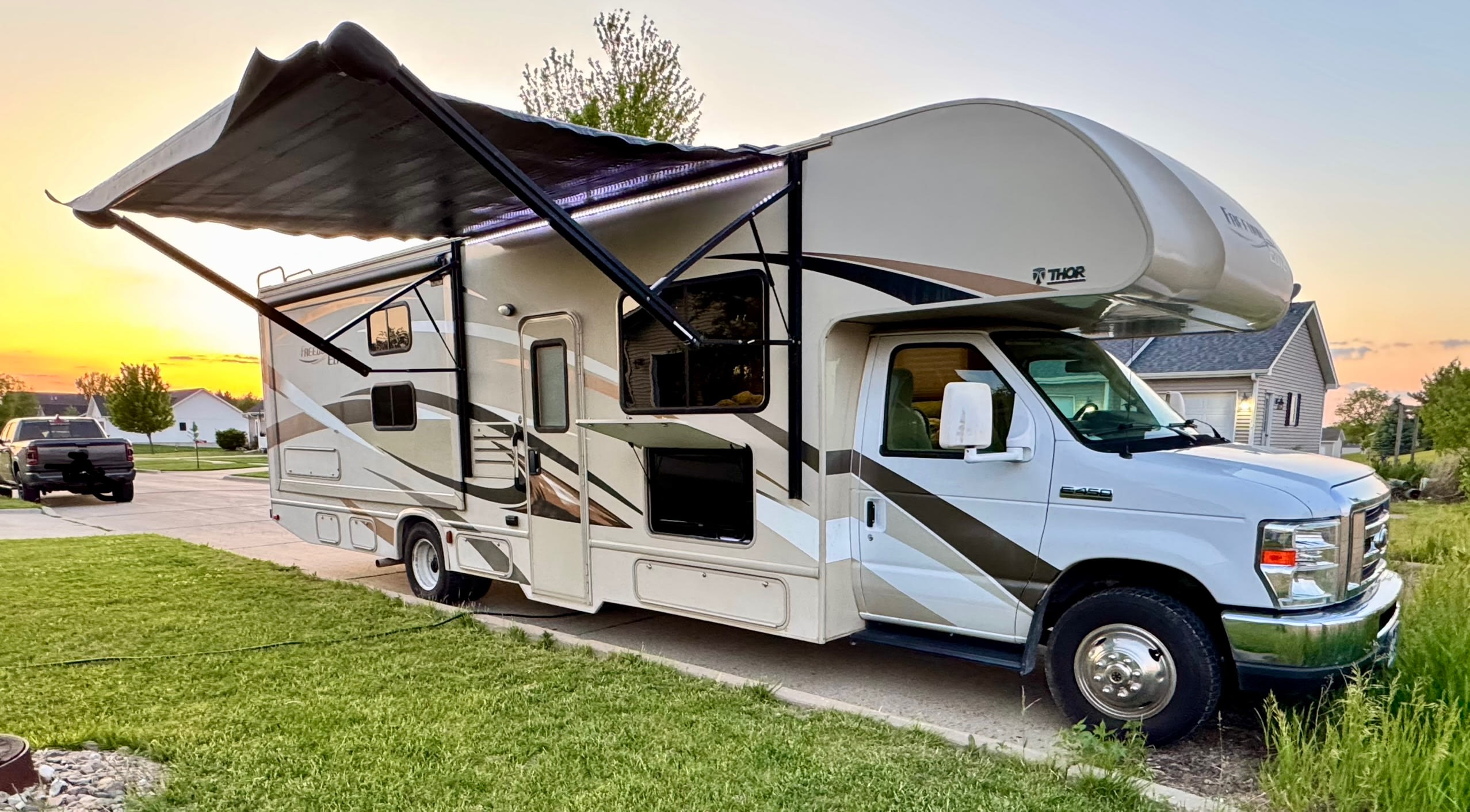 Family Sized, Clean RV
