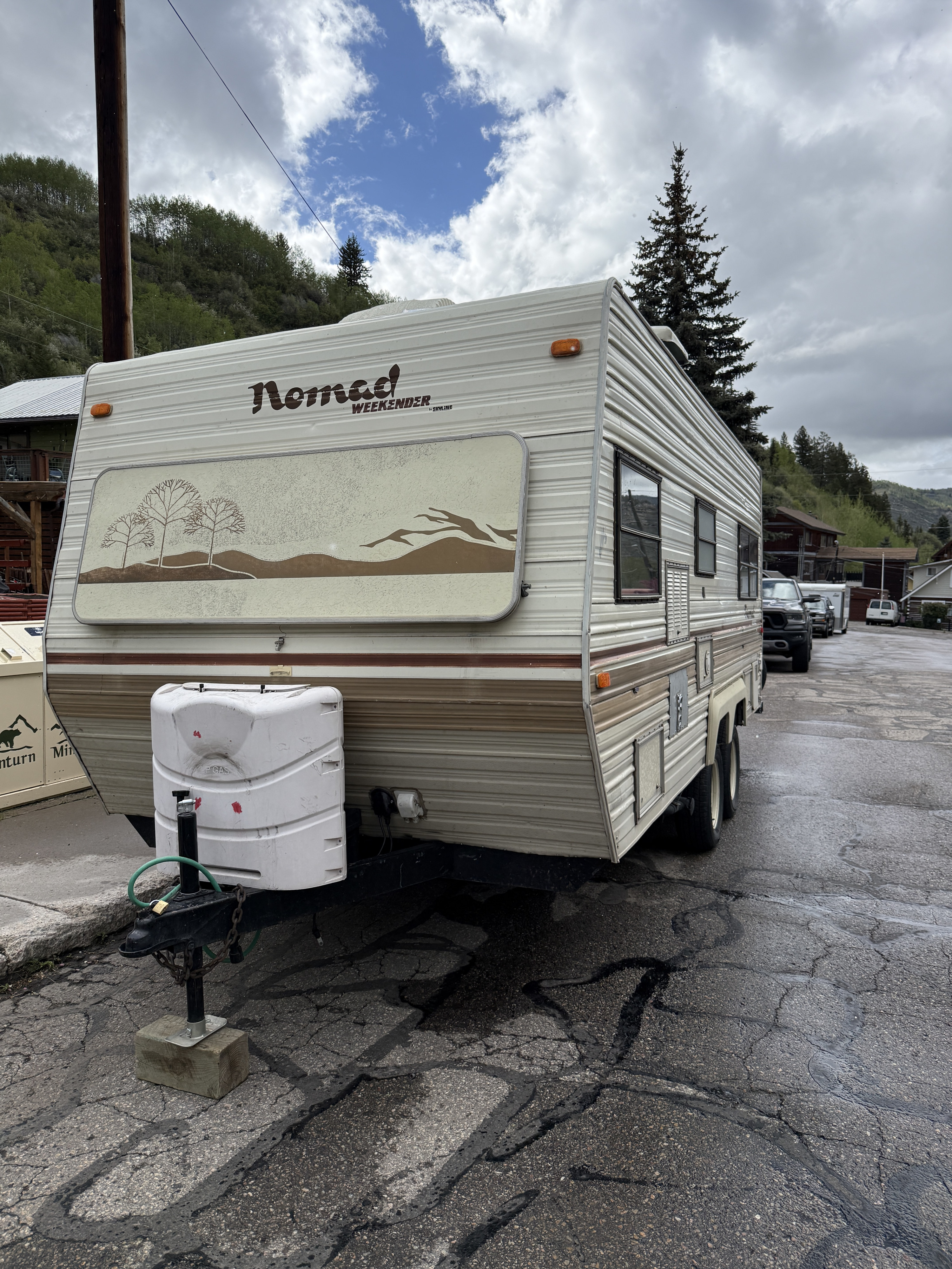 Vintage 1988 Skyline Nomad Weekender | Classic Camper Adventure