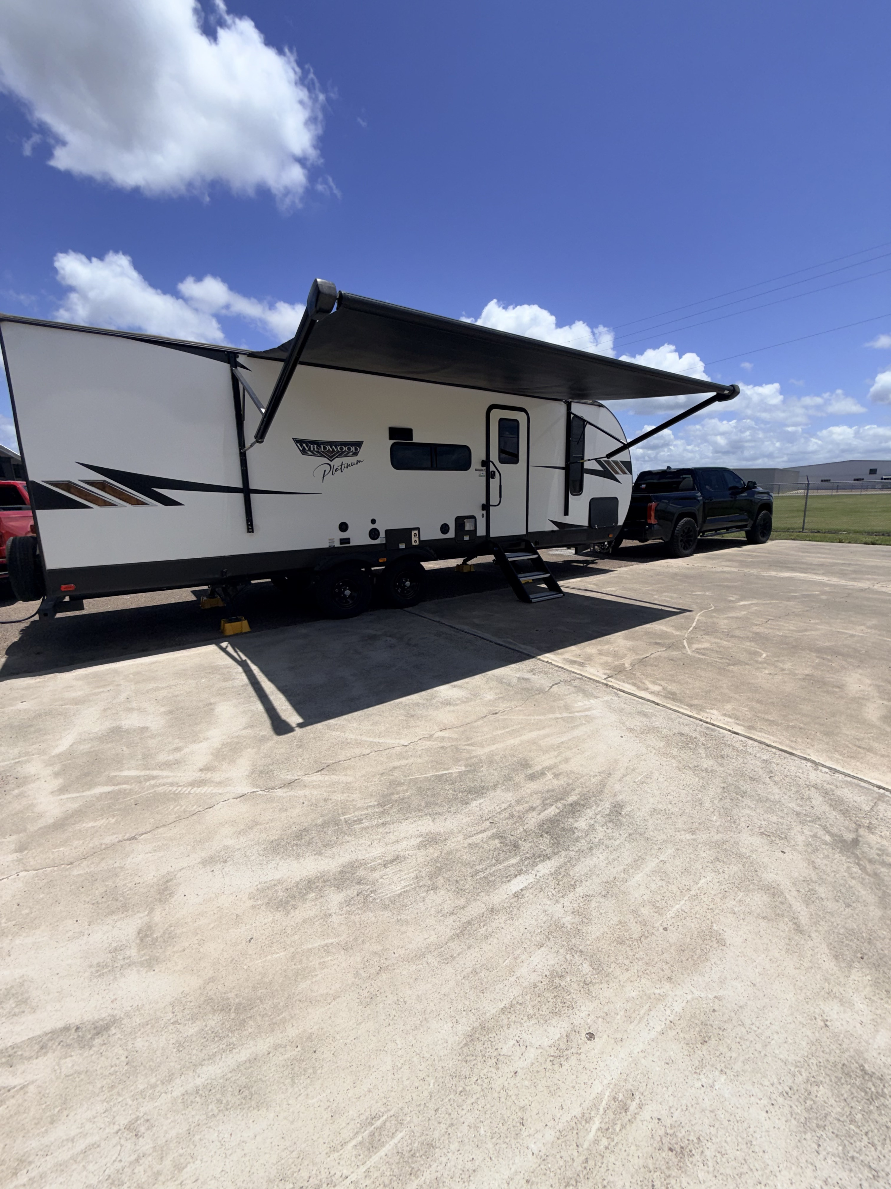 Family-Friendly 2023 Wildwood Platinum – Delivery Available!