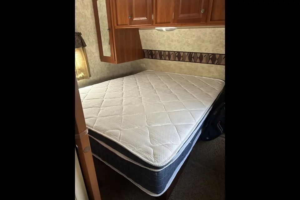 Experience comfort in this RV rental! Features a new mattress, cabinets, & window in the cozy travel trailer bedroom.. Keystone cougar cougar 2010