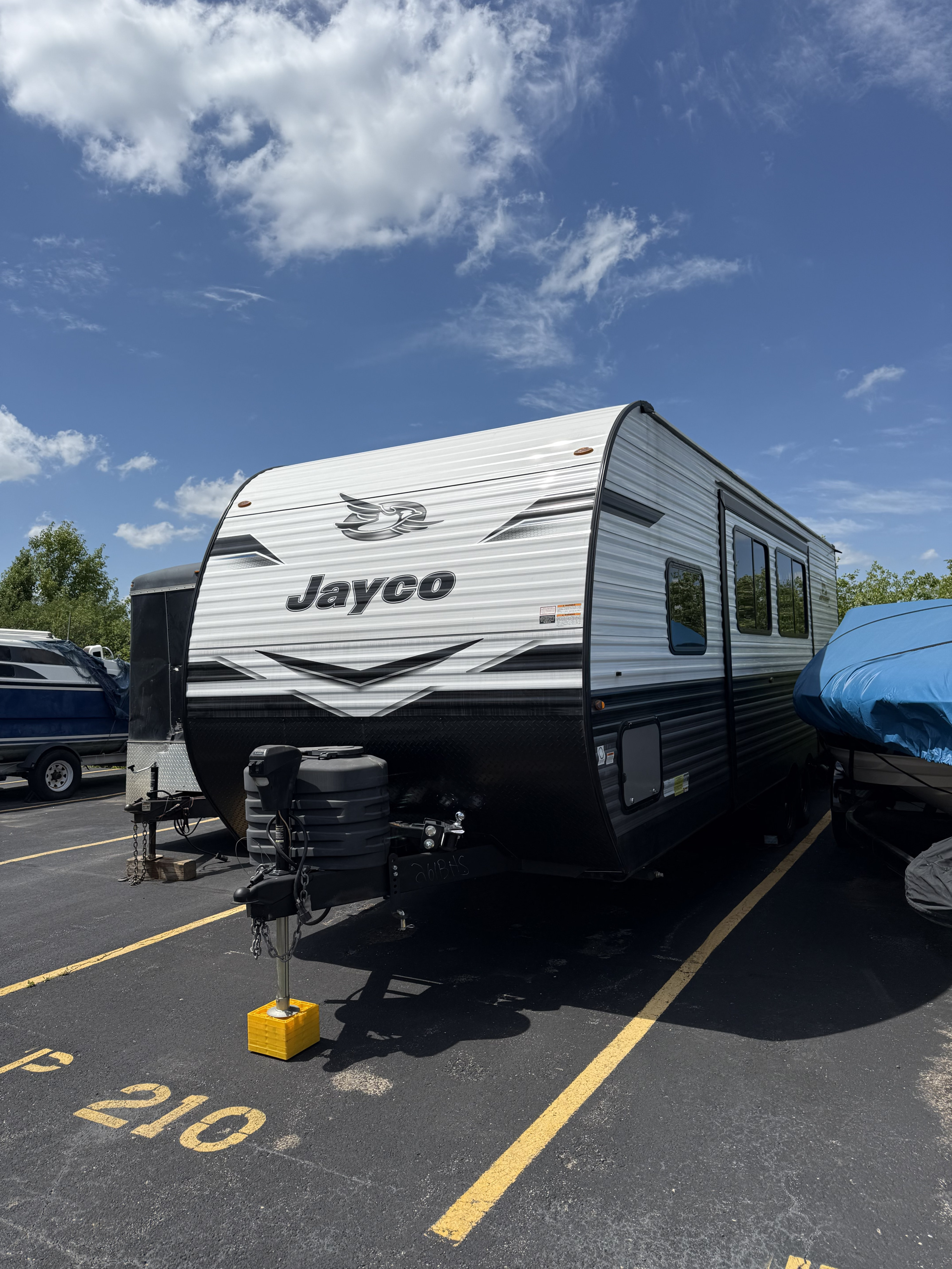 30Ft Travel Trailer 4 person PET FRIENDLY