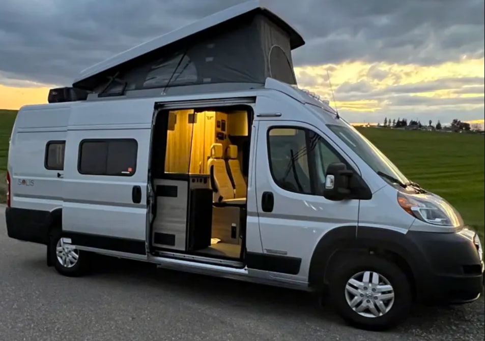 2021 Winnebago Solis 59P almost NEW condition
