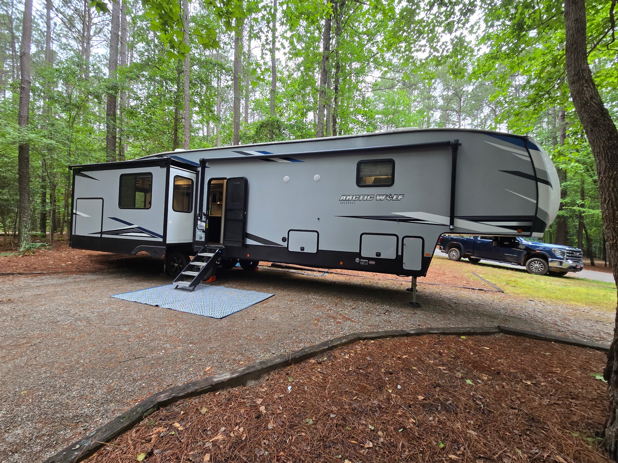 2022 Cherokee Arctic Wolf 3660 Suite