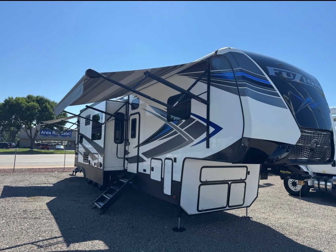 2020 Toyhauler - Perfect for the whole family!! Delivery Only