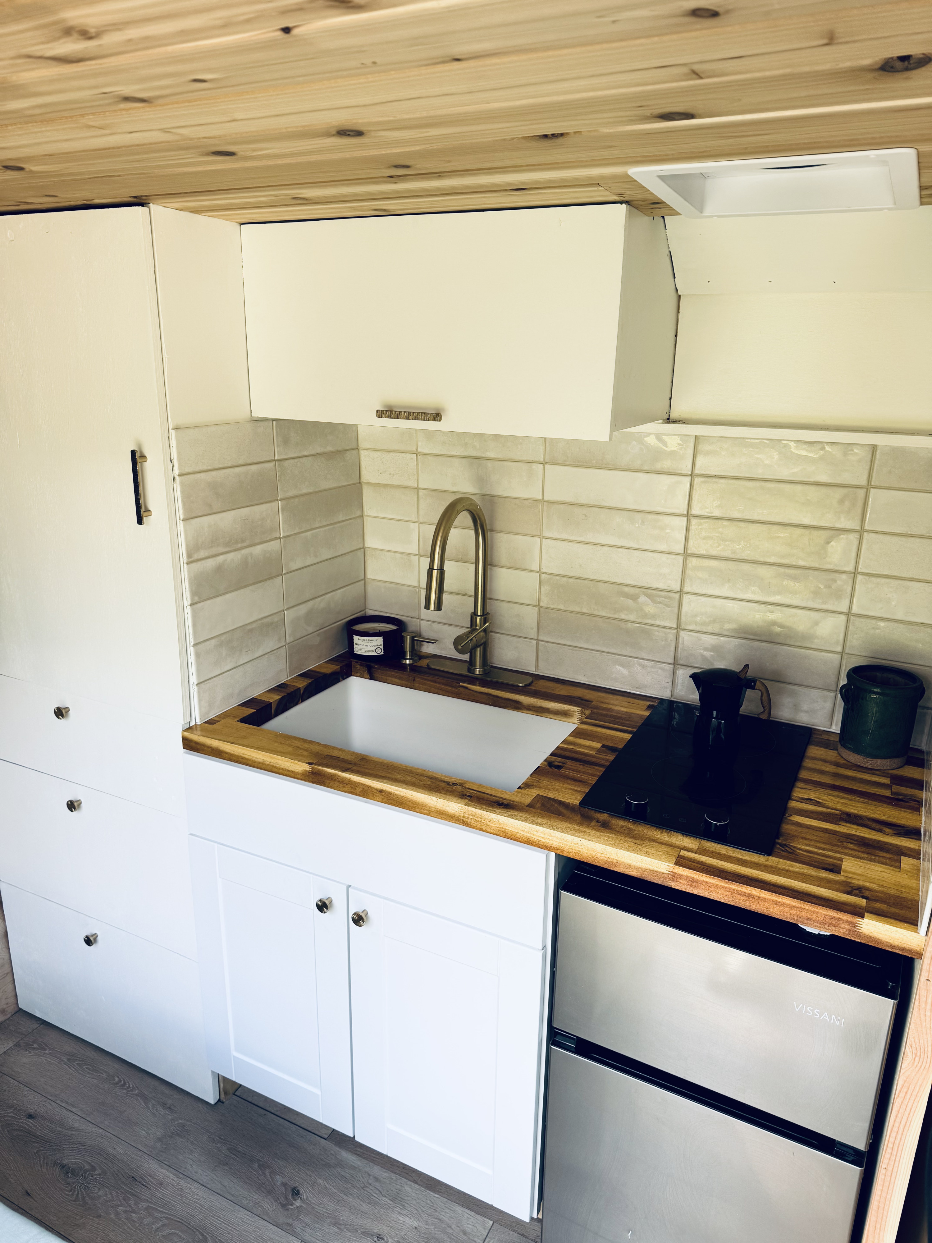 Maison Nomad – Cozy, Modern and Off-grid Camper for Your Next Escape