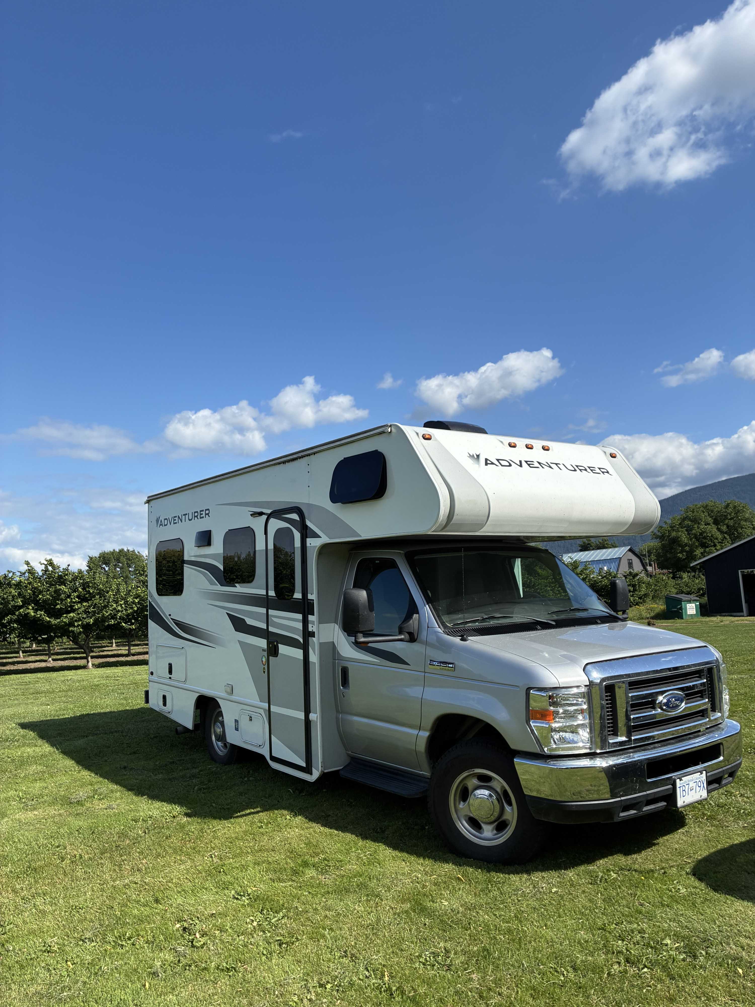 Emma's 2021 Ford 19ft motorhome