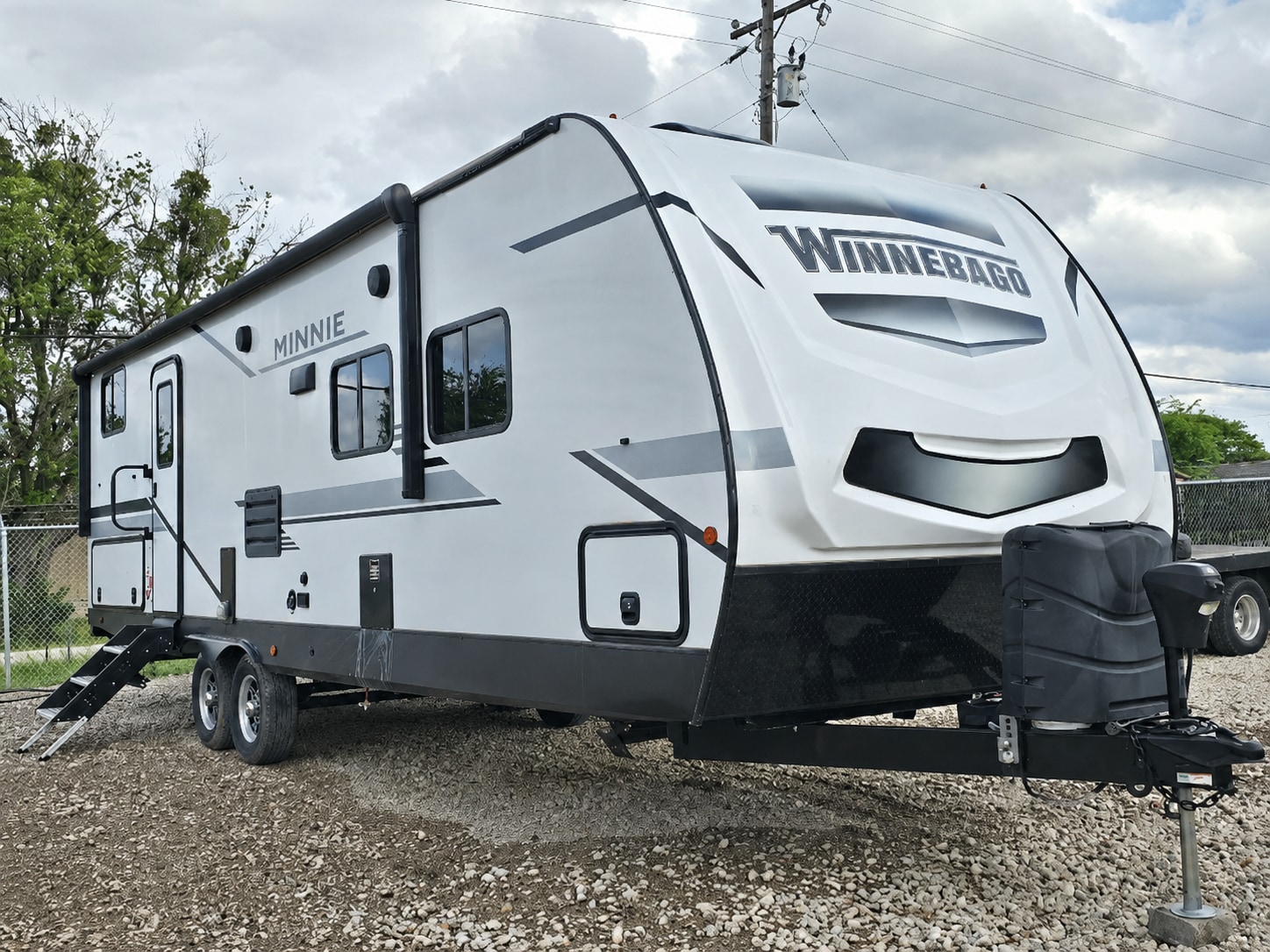 LUXURY ROOMY 2022 Winnebago Industries Towables Minnie 2801BHS