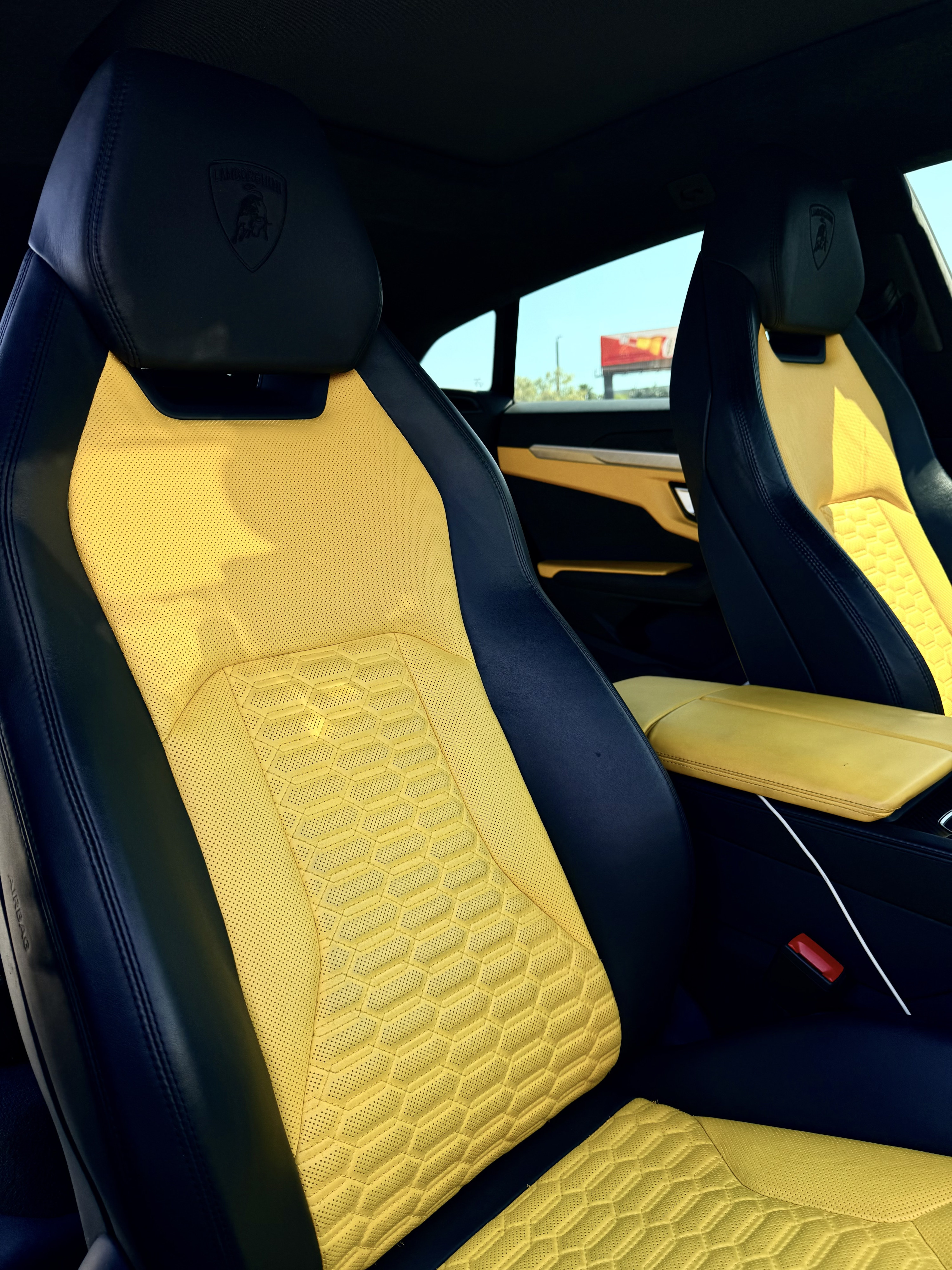 Lamborghini Urus Black & Yellow dual interior with carbon pkg