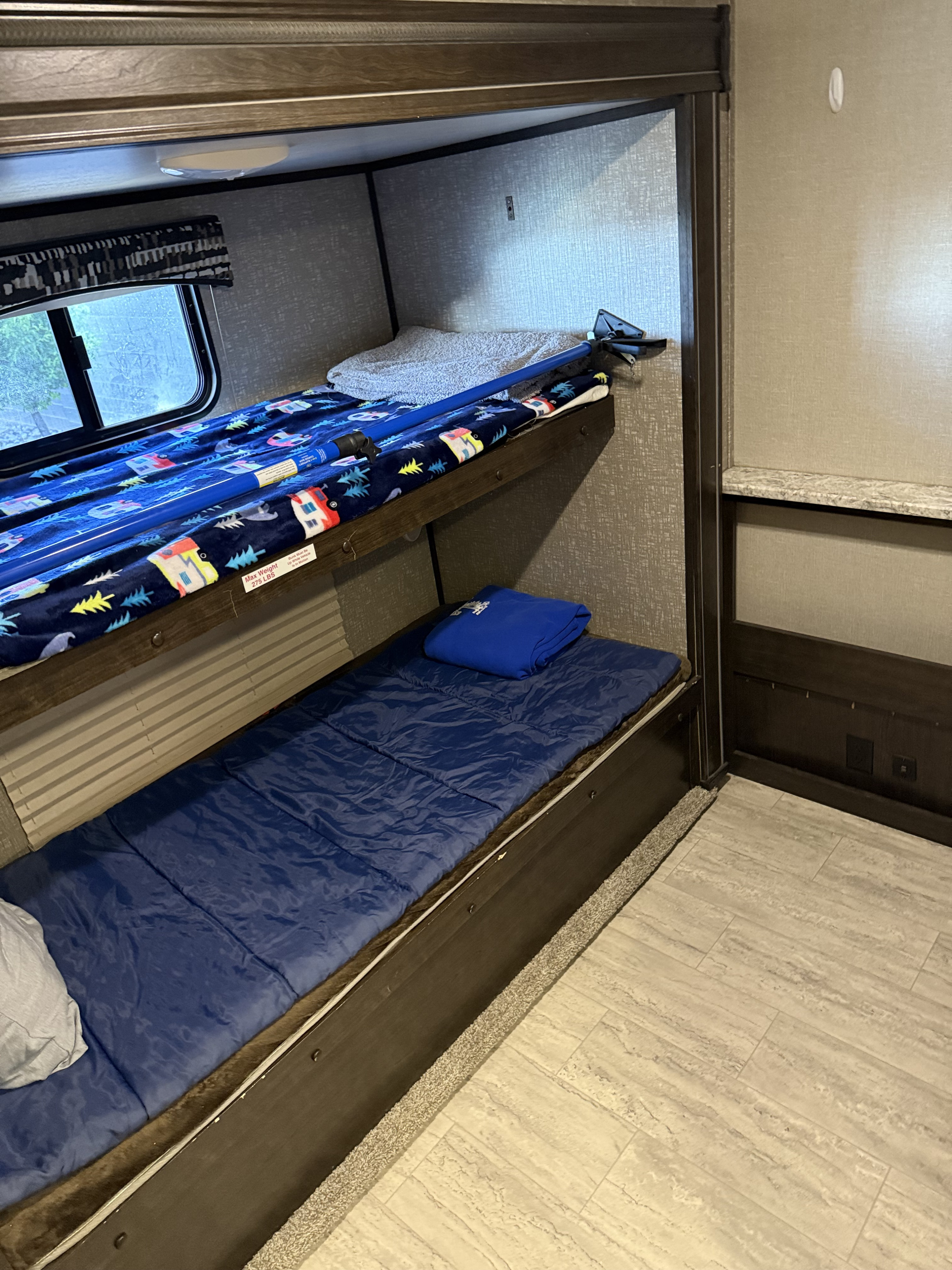 RV rental bunk beds. Upper has window, fun blanket & 275lb limit. Lower has sleeping bag. Ideal for family travel.. Cruiser RV Shadow Cruiser 2018