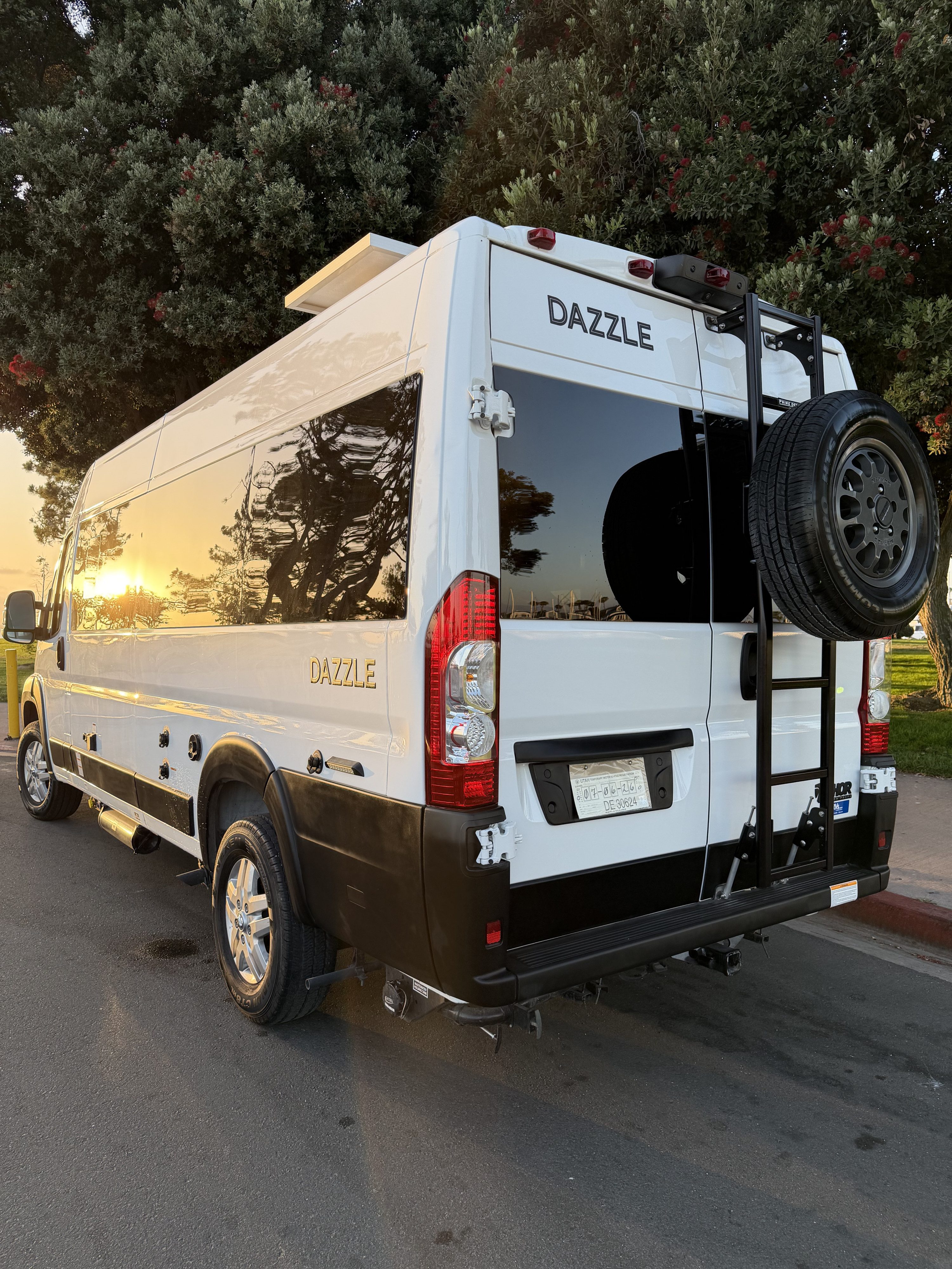 2024 Thor Dazzle Camper Van 24/7 Contactless Pick up/drop off