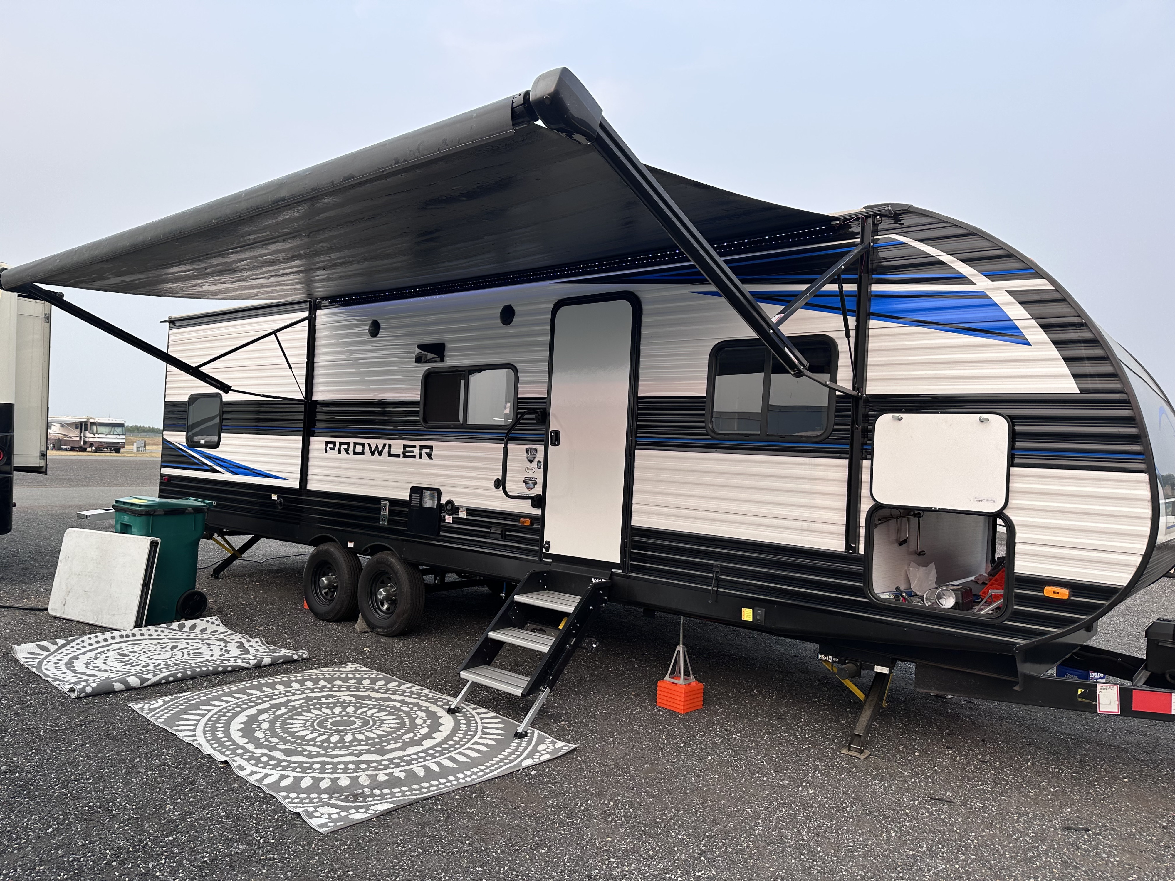 2022 Heartland Prowler 300BH — Sleeps 10 | Outdoor Shower | Bunkhouse