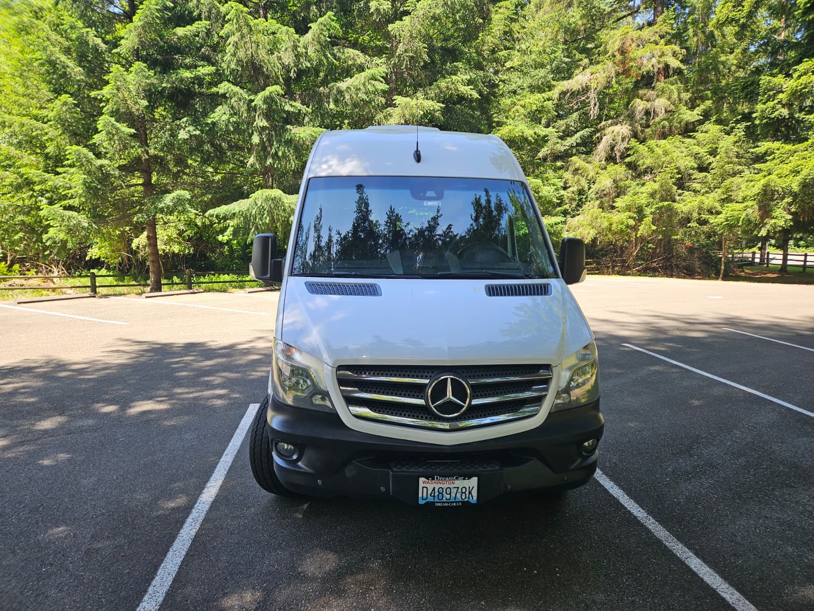 Mercedes Explorer – Spacious 8-Passenger Van with Bed