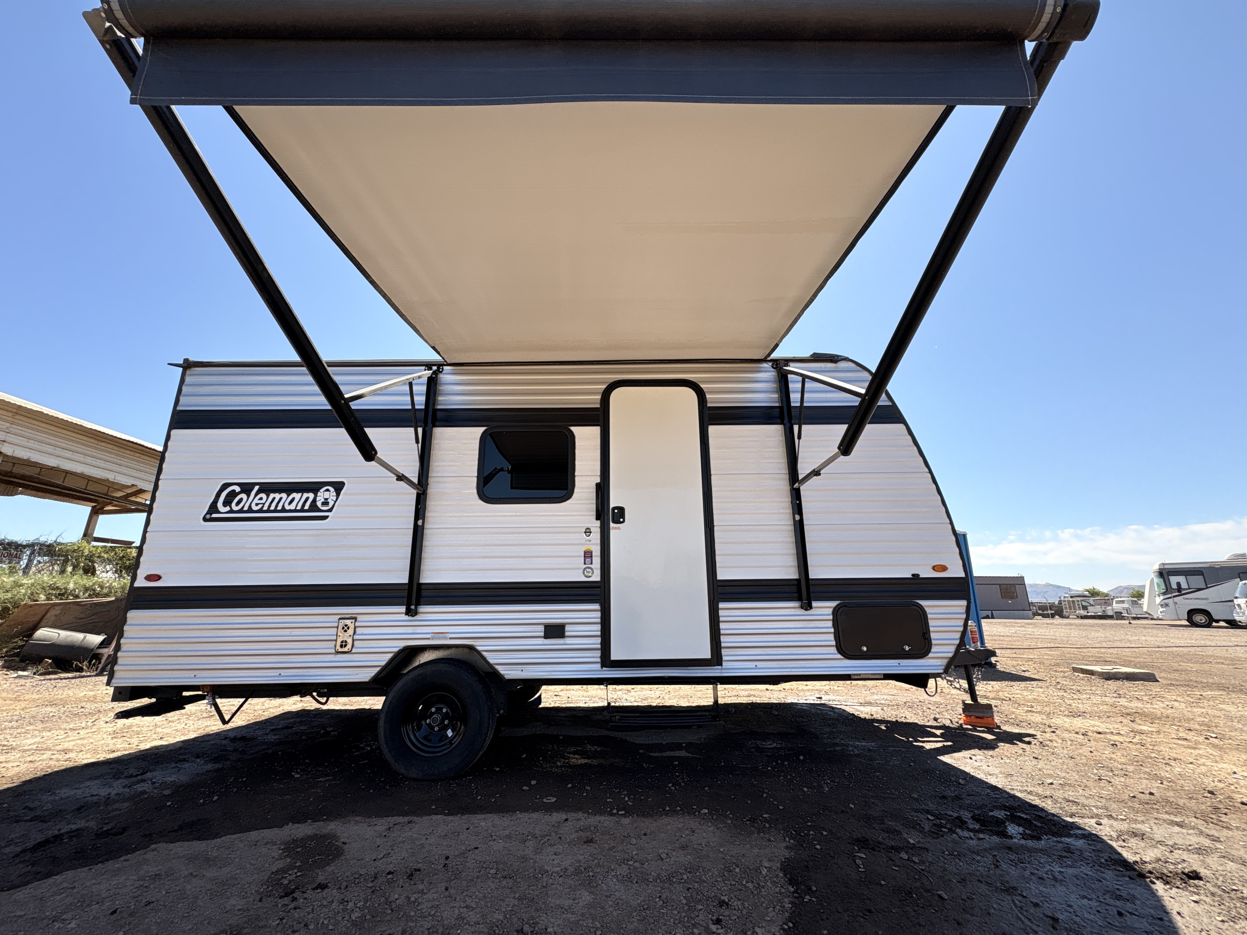 Cozy 2025 Coleman Lantern LT – Perfect Family Getaway