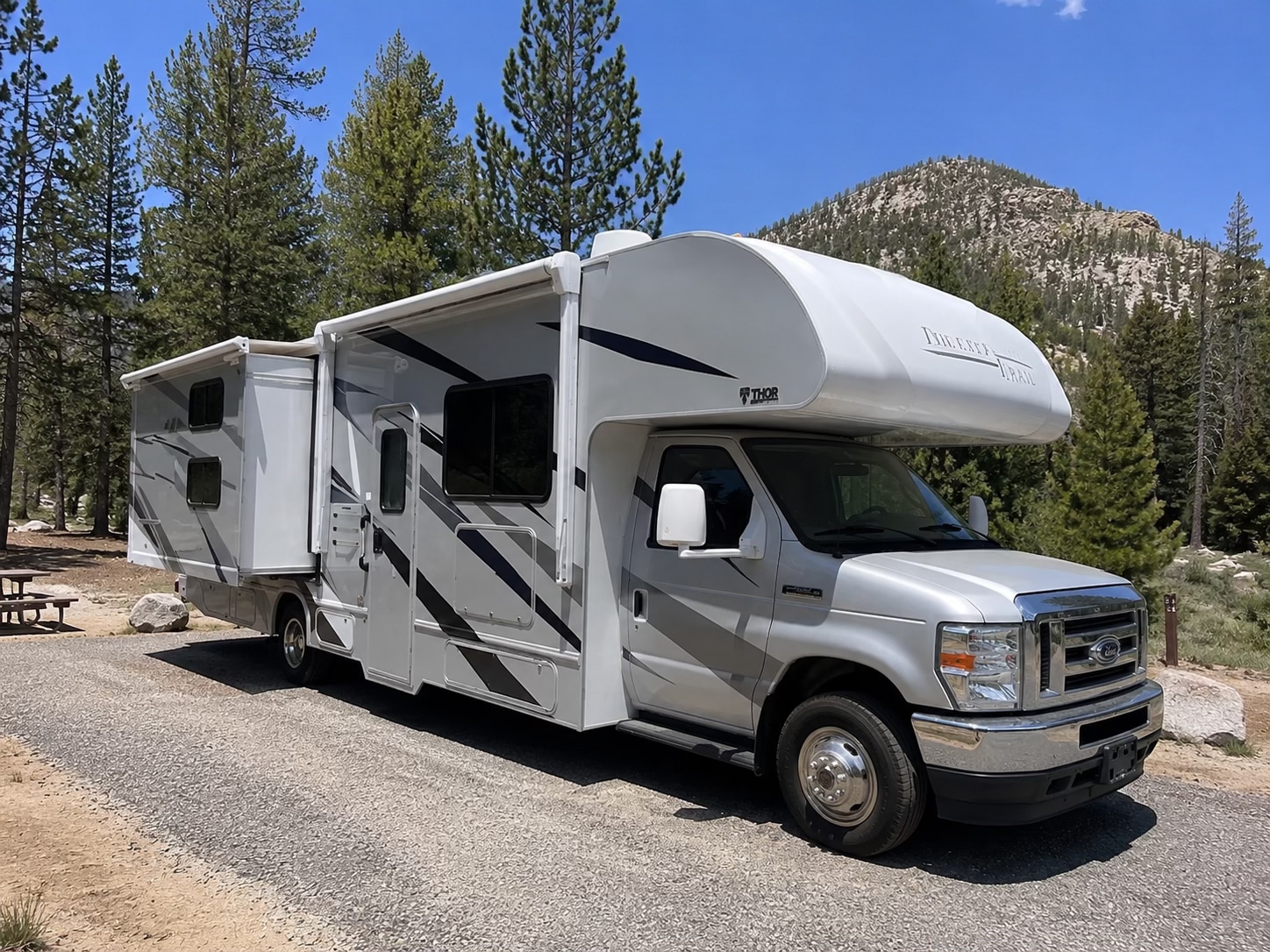 2022 Thor Motor Coach Freedom Elite 30FE