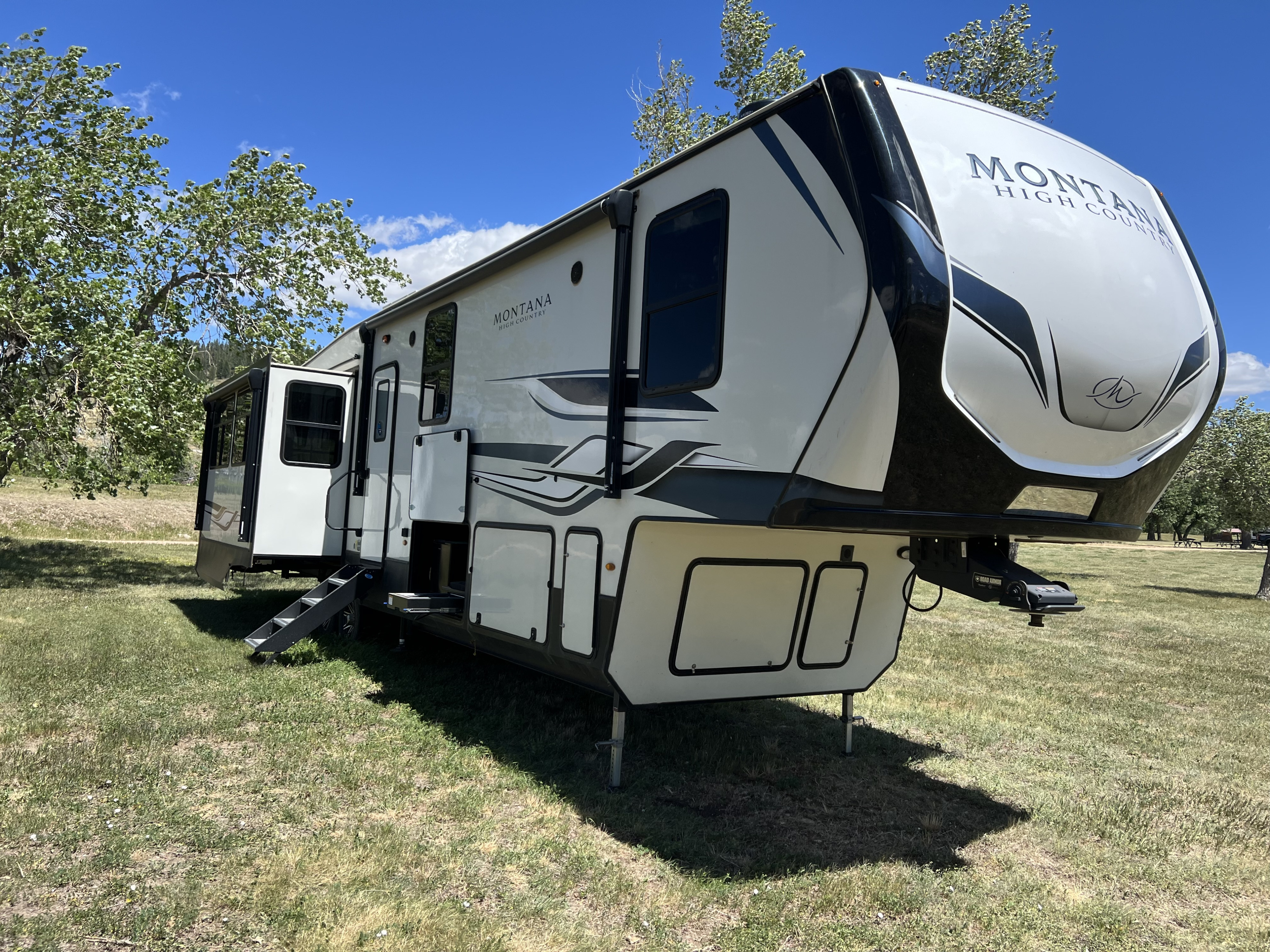2022 Montana 385BR 5th Wheel