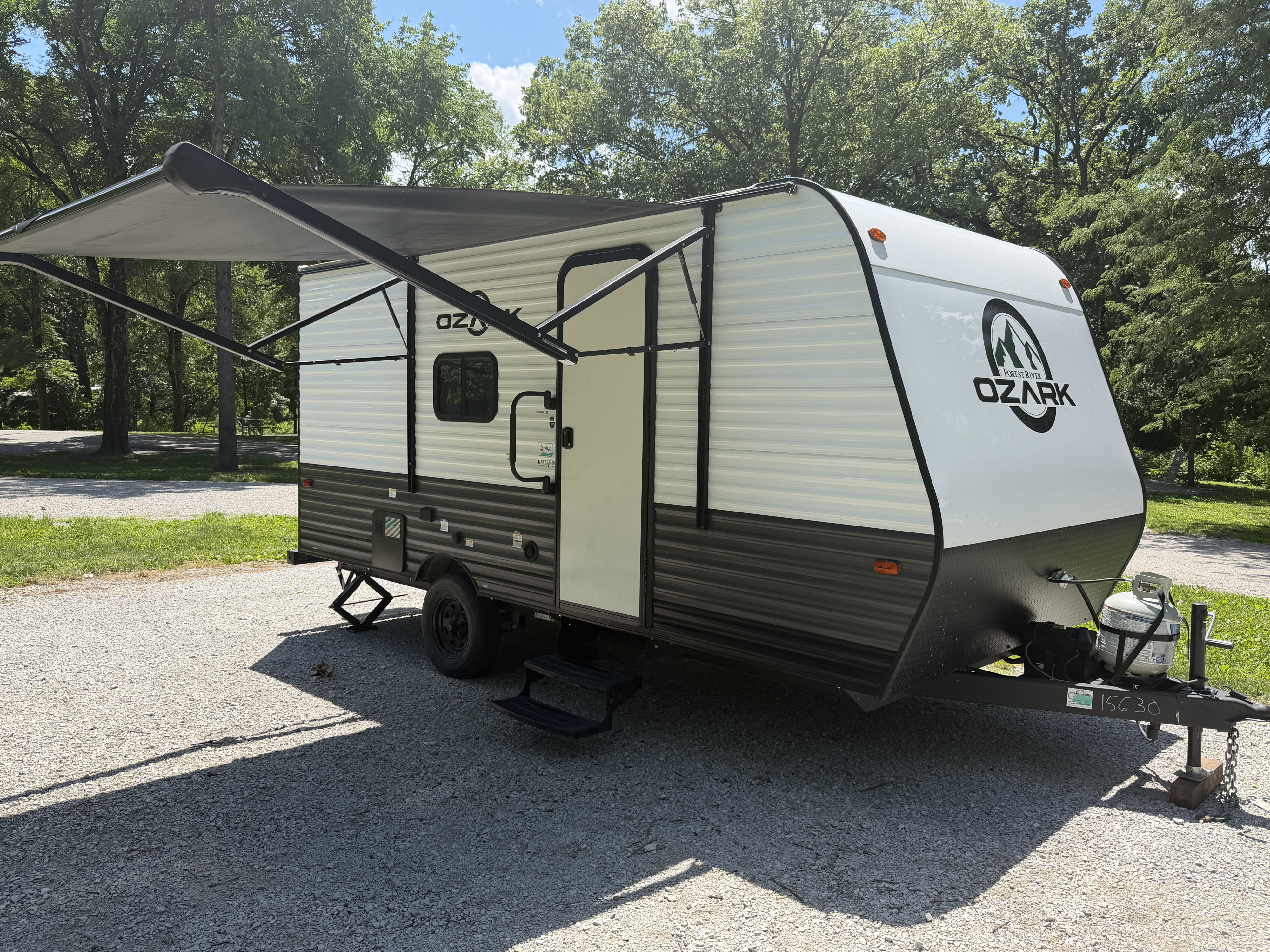 2025 Ozark camper easy pull for midsize vehicle