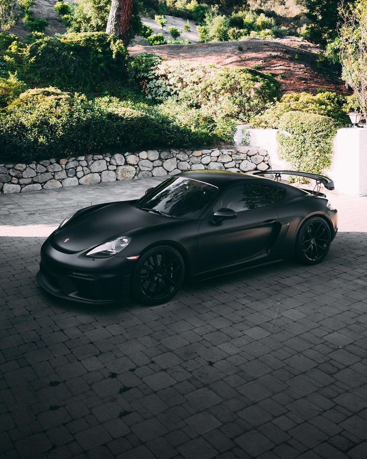 2023 Porsche GT4