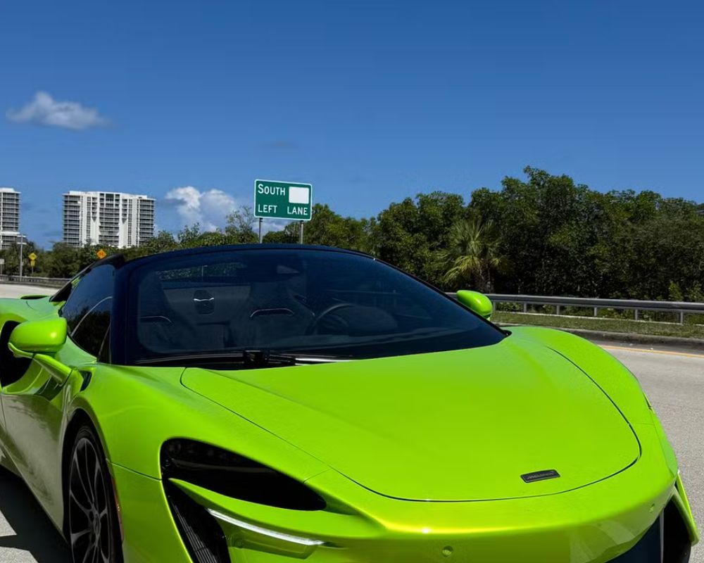 2025 McLaren Artura