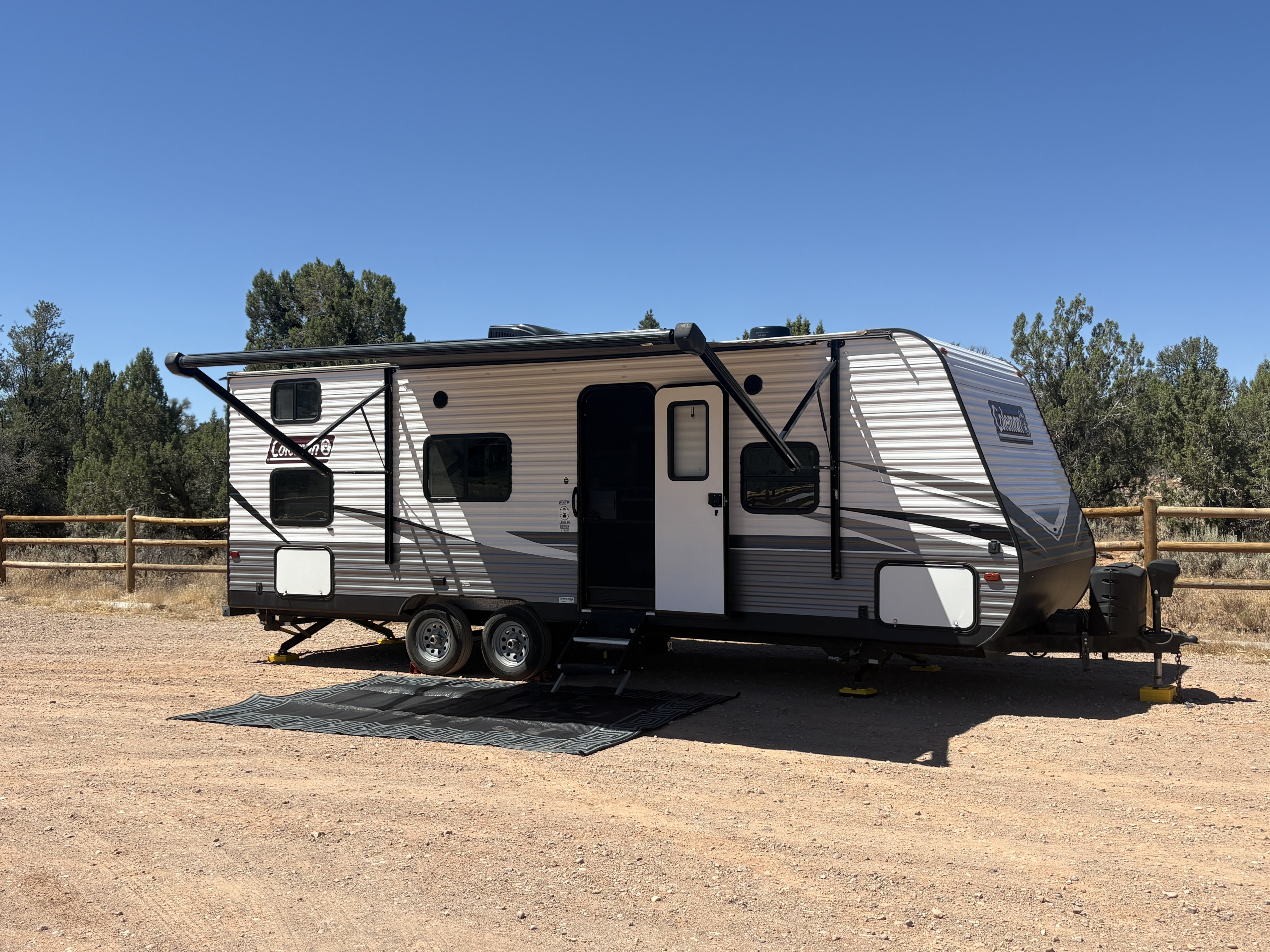 2020 Coleman Lantern 28ft Trailer