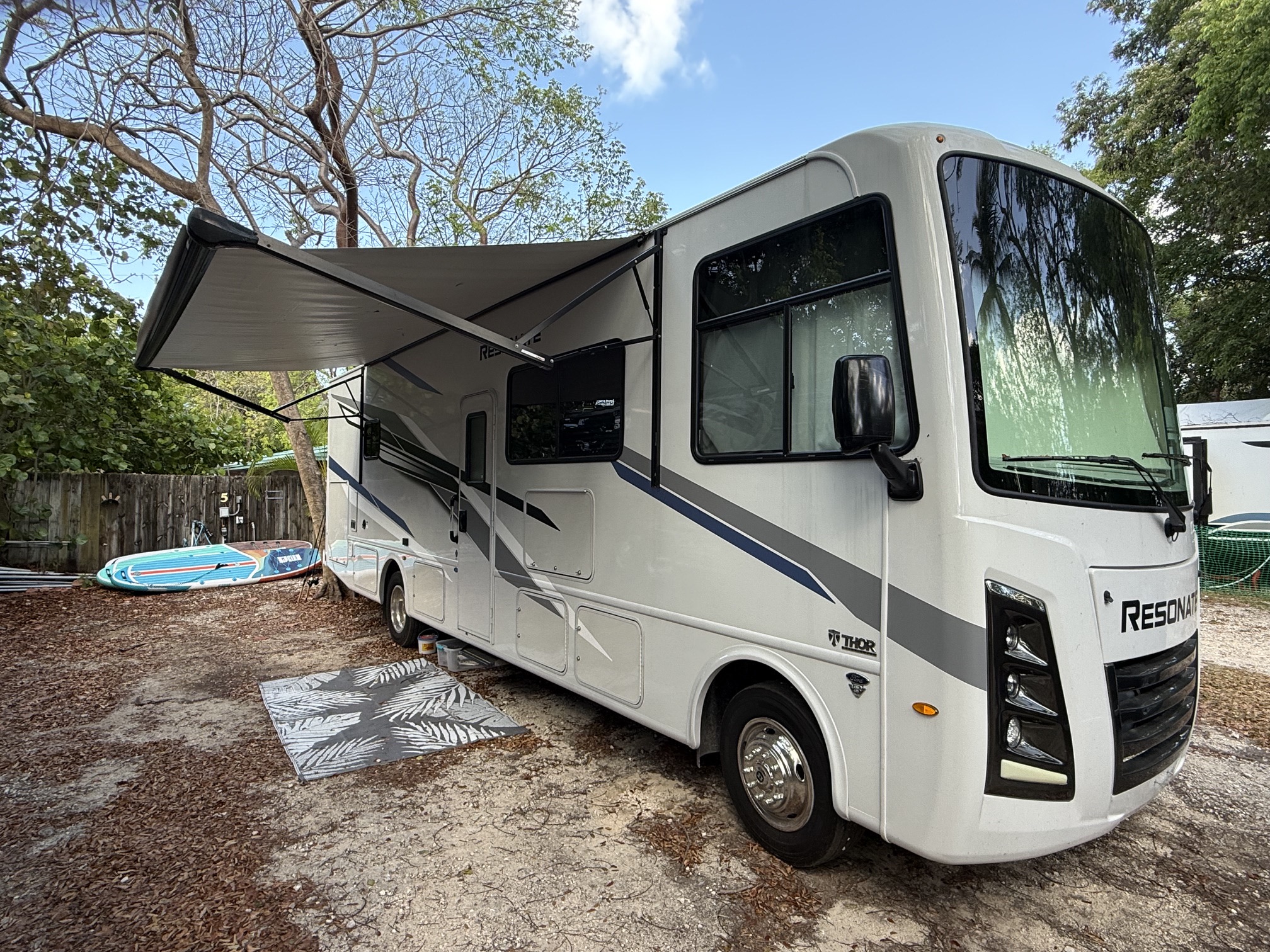 Luxury Class A | 2025 Thor Resonate 30C | Sleeps 6 | Starlink WiFi