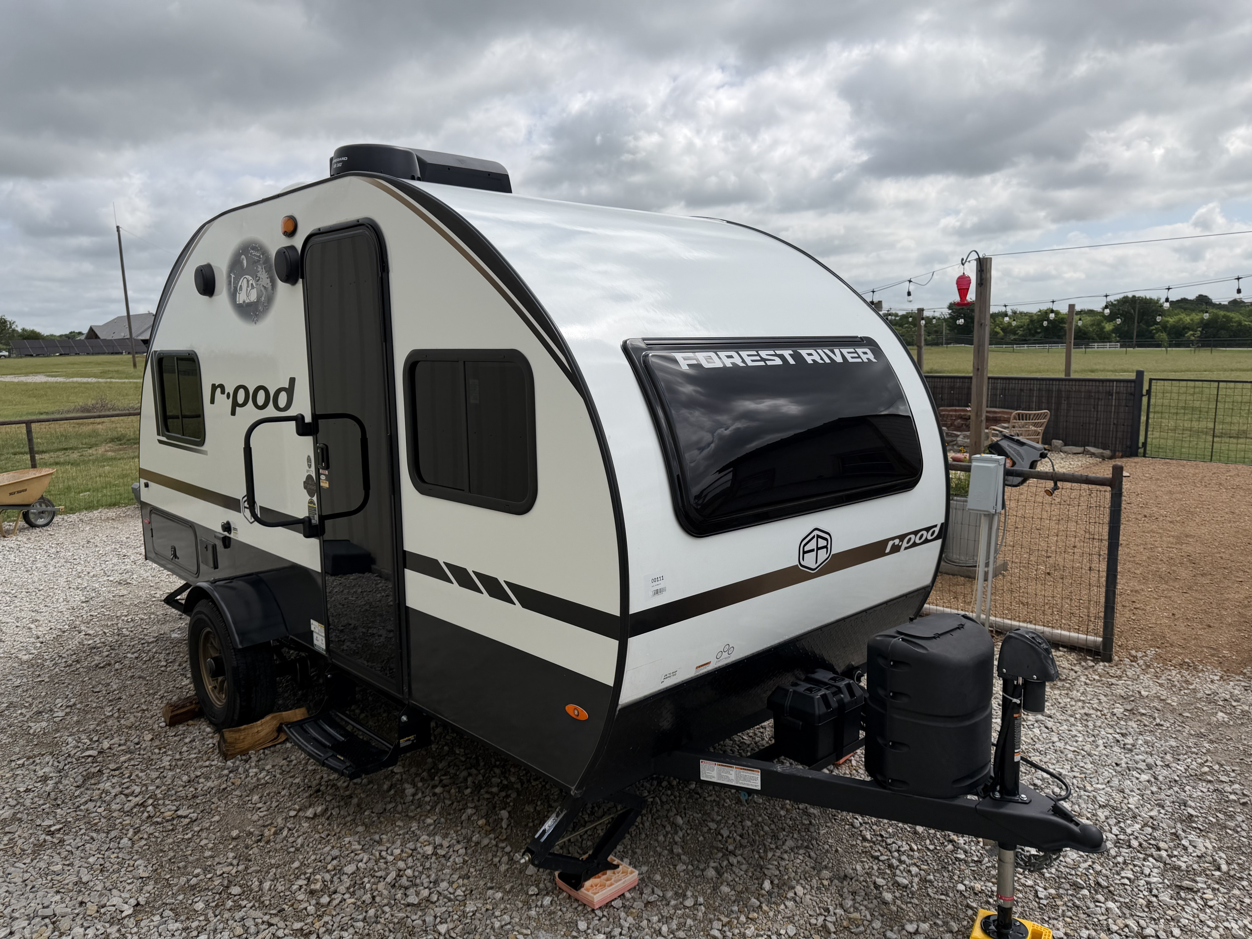 2025 R-Pod 171 Lightweight Travel Trailer – Easy Tow/Delivery Availab