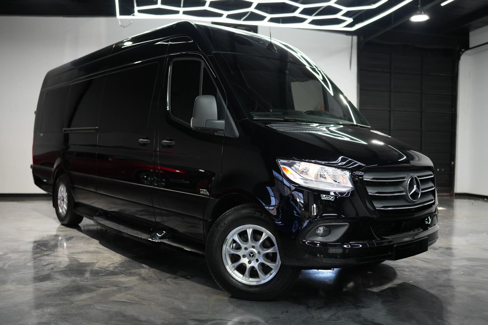 Luxury Mercedes Sprinter Executive Limo | Seats 10