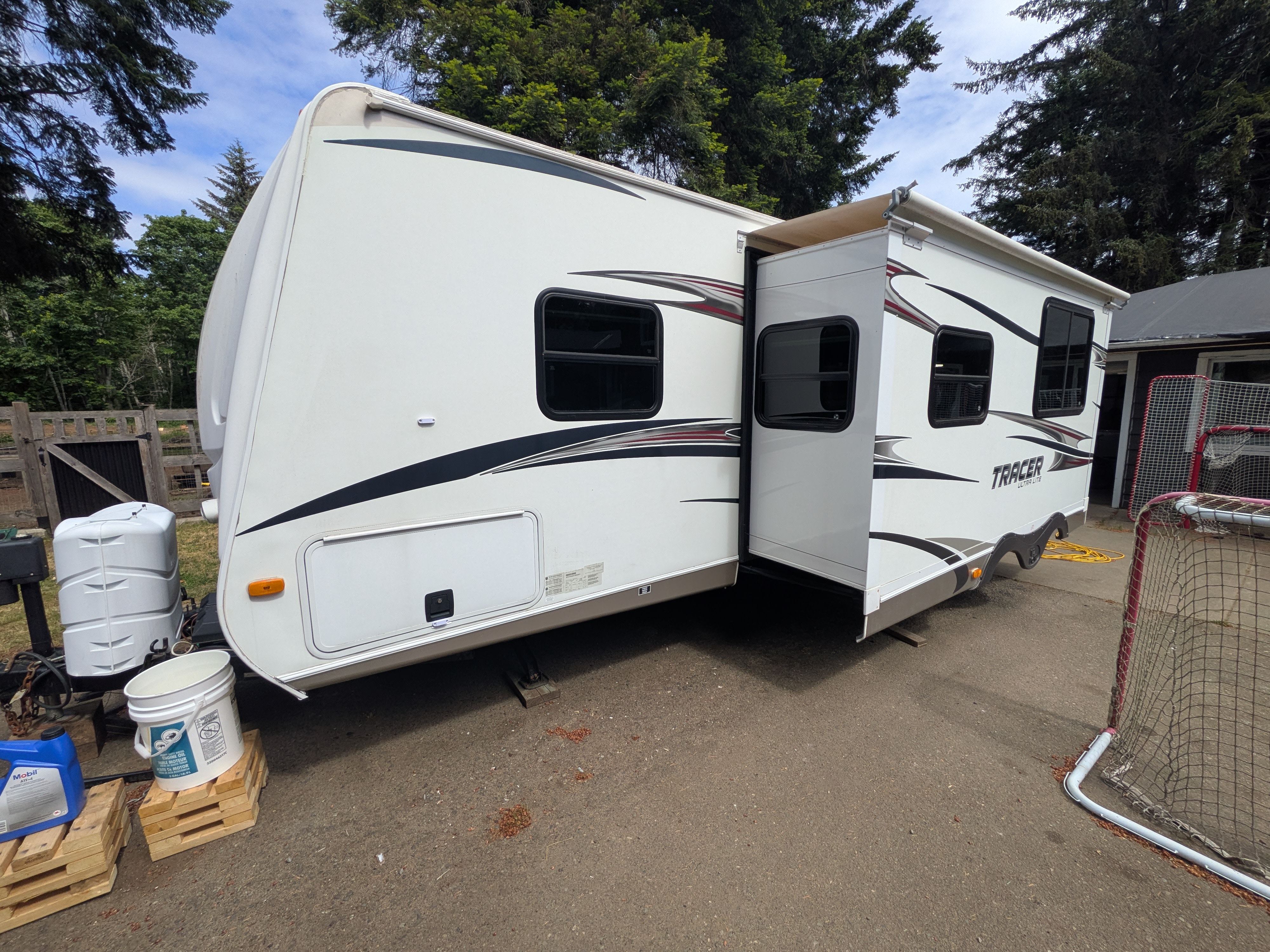 The 27-Foot Nomad