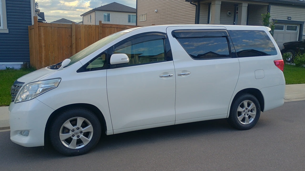 #4 Toyota Camper (8 seats/2 sleeps) Queen bed, Airport pickup
