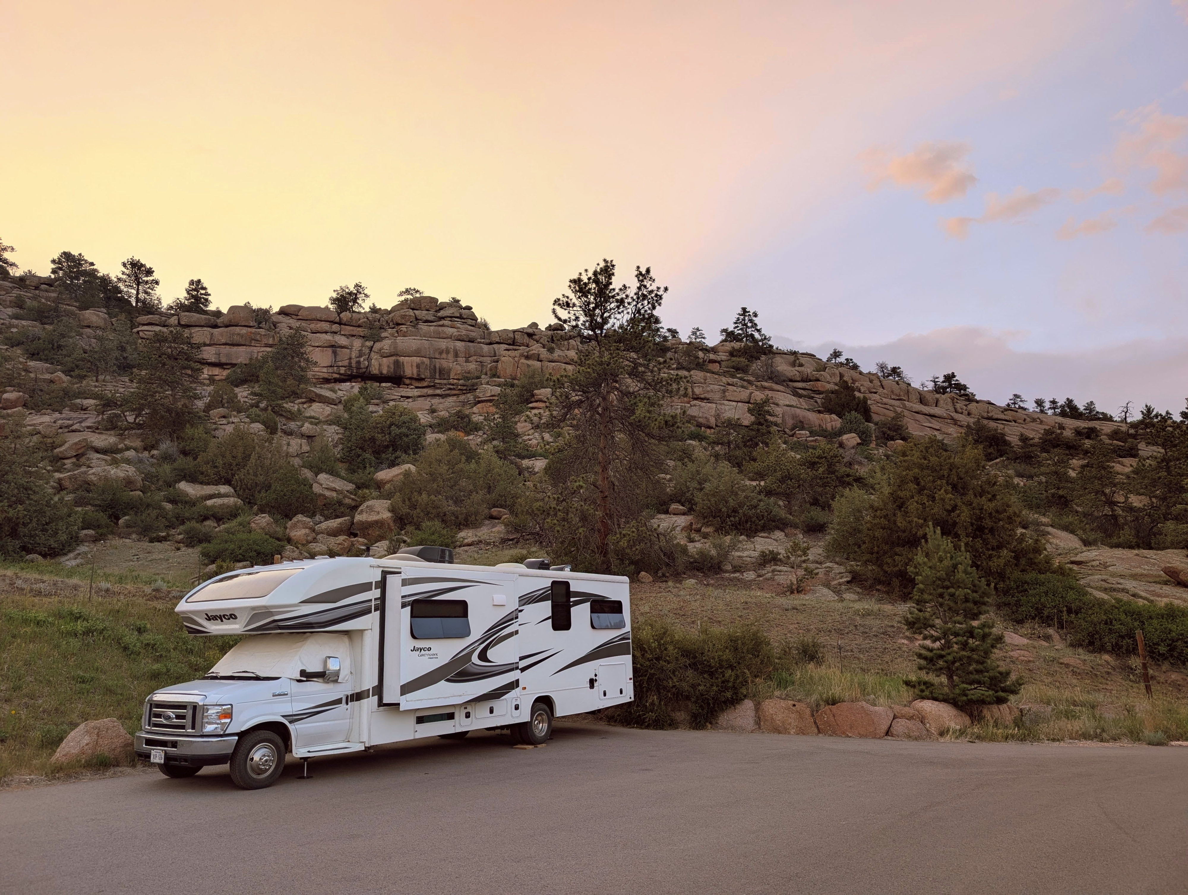 Family-Ready and Fully Stocked Jayco Greyhawk 31FSP (Sleeps 8)