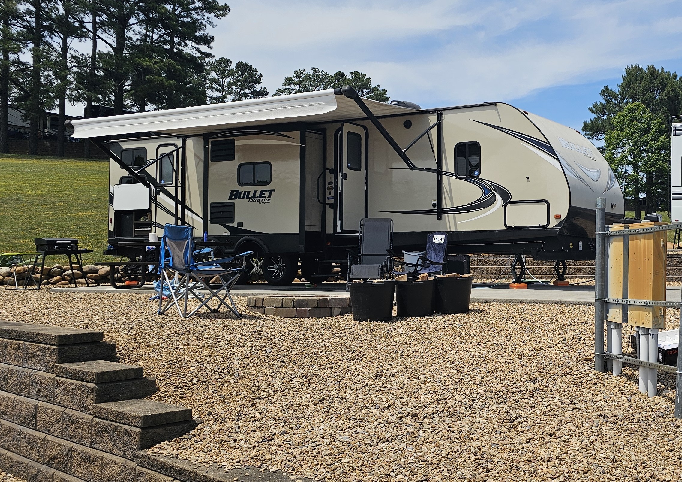 Spacious Family-Friendly Bunkhouse RV – Sleeps 10 | Delivery Available