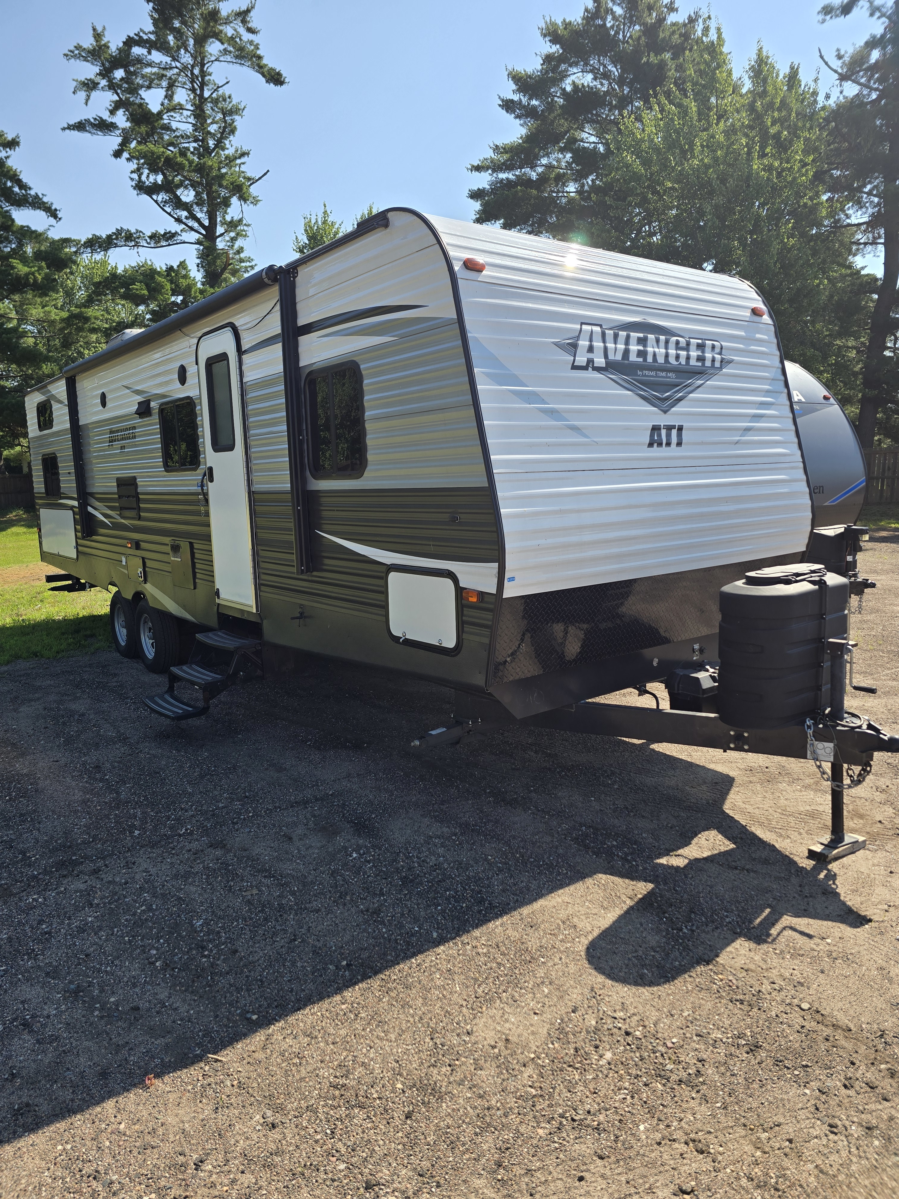 2018 Avenger 27DBS- BUNKS W/ OUTSIDE KITCHEN!!