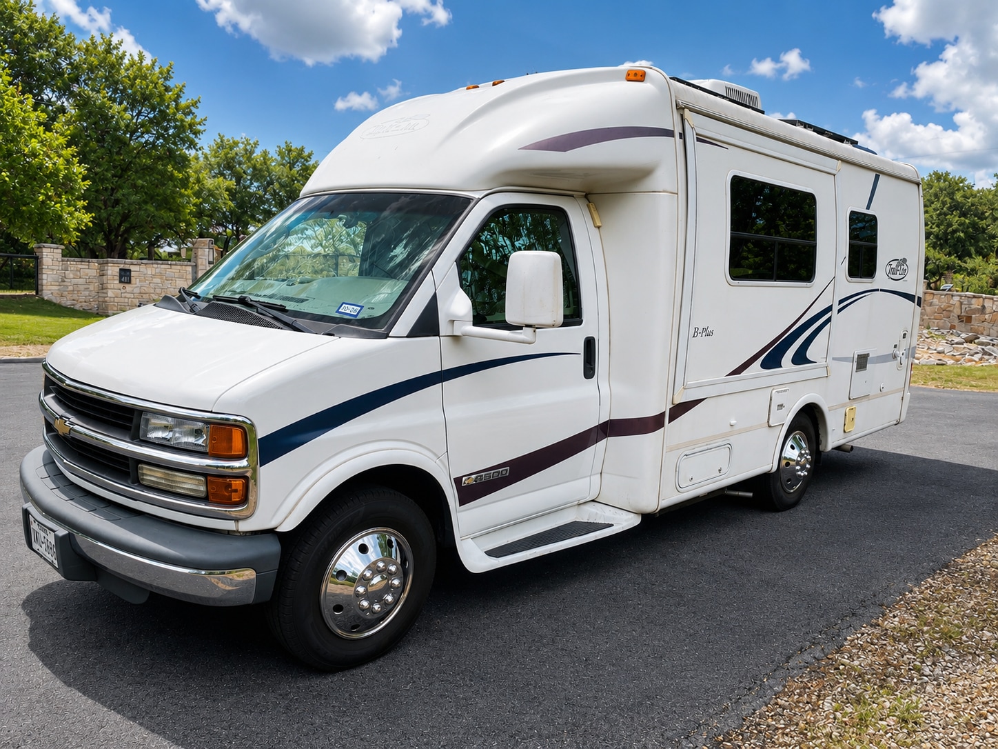 Easy to Drive, Clean, and Cozy! Save $50 with promo code: JUNIER019028