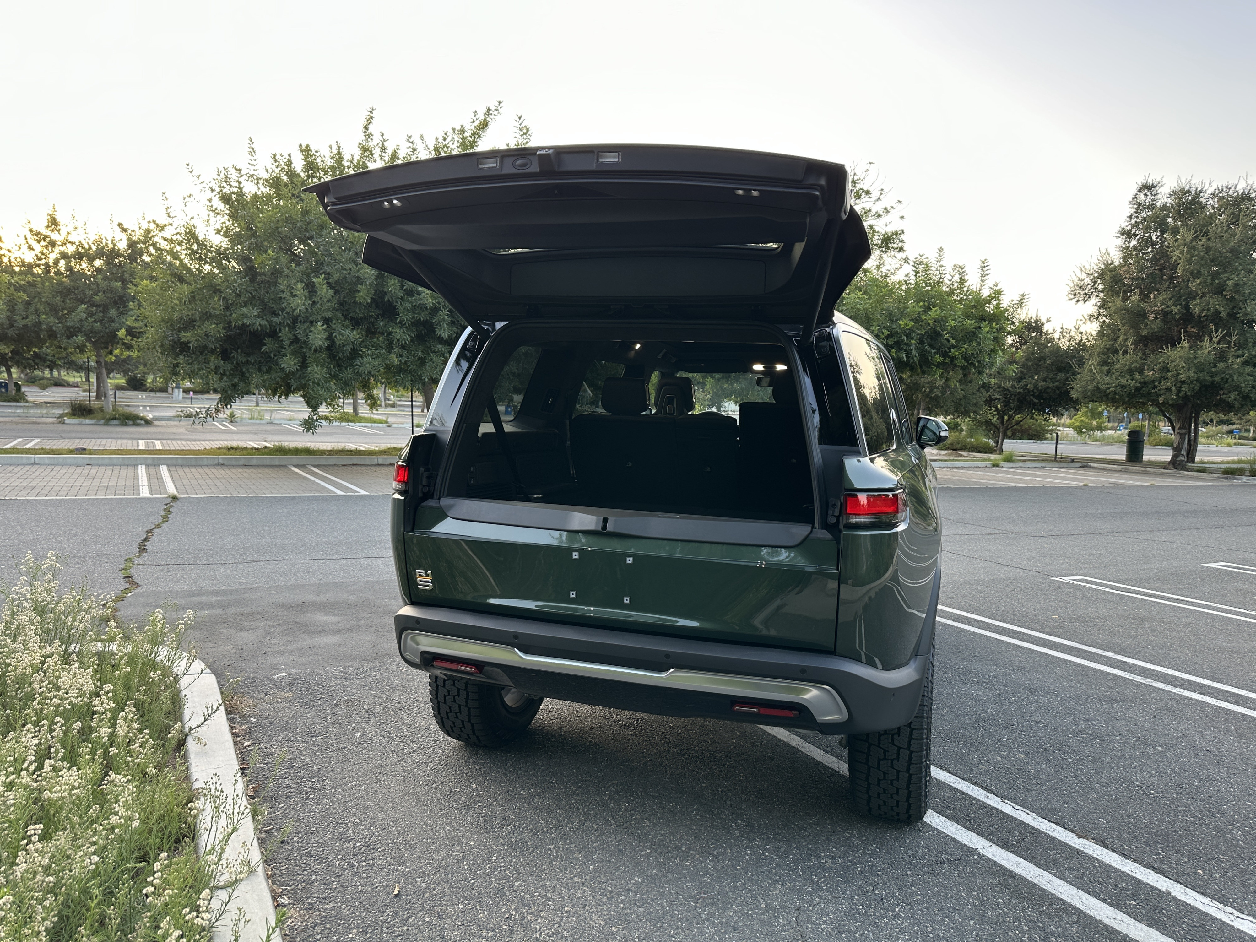 2023 Rivian R1S
