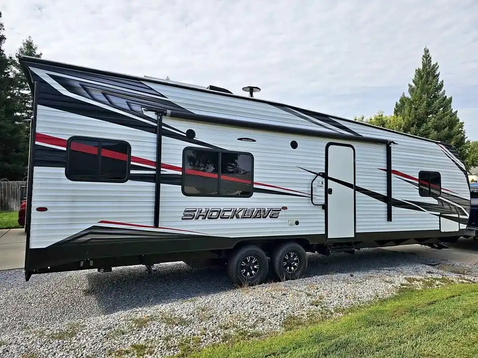 2019 Forest River Shockwave 27RQMX (Toyhauler)