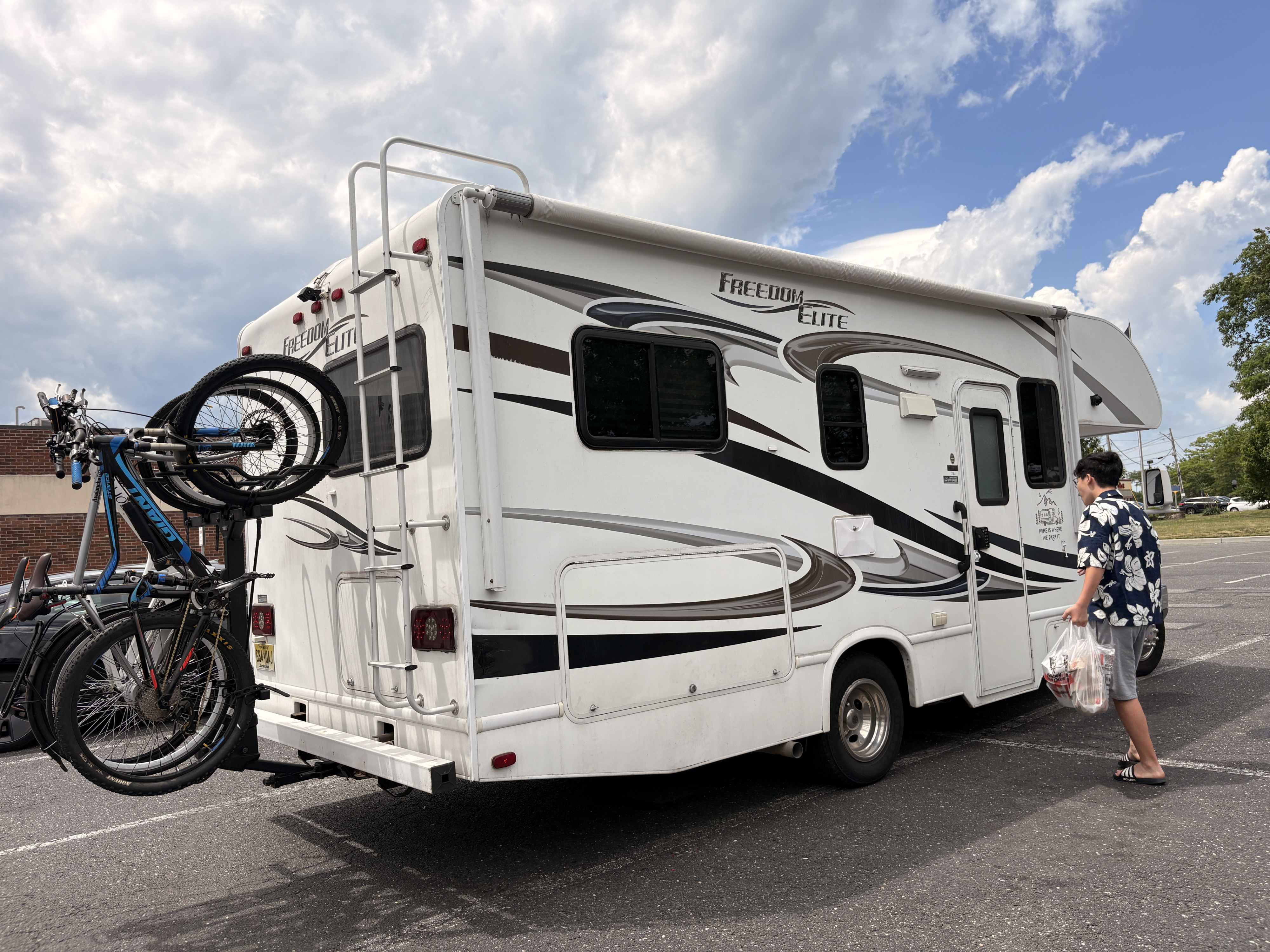 Family Motorhome 24FT_Easy to drive_Freedom Elite 23U