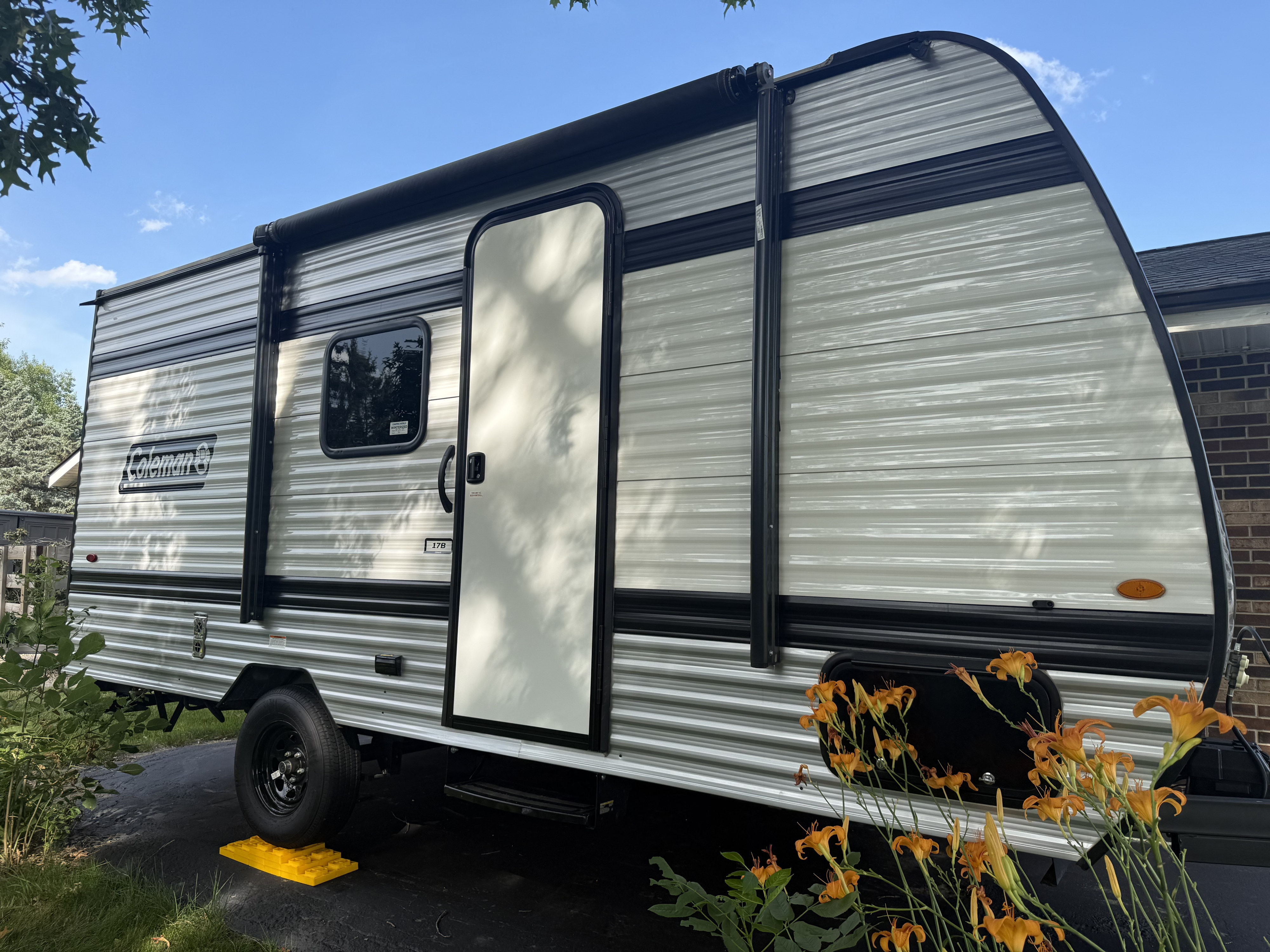 Great lightweight family camper!