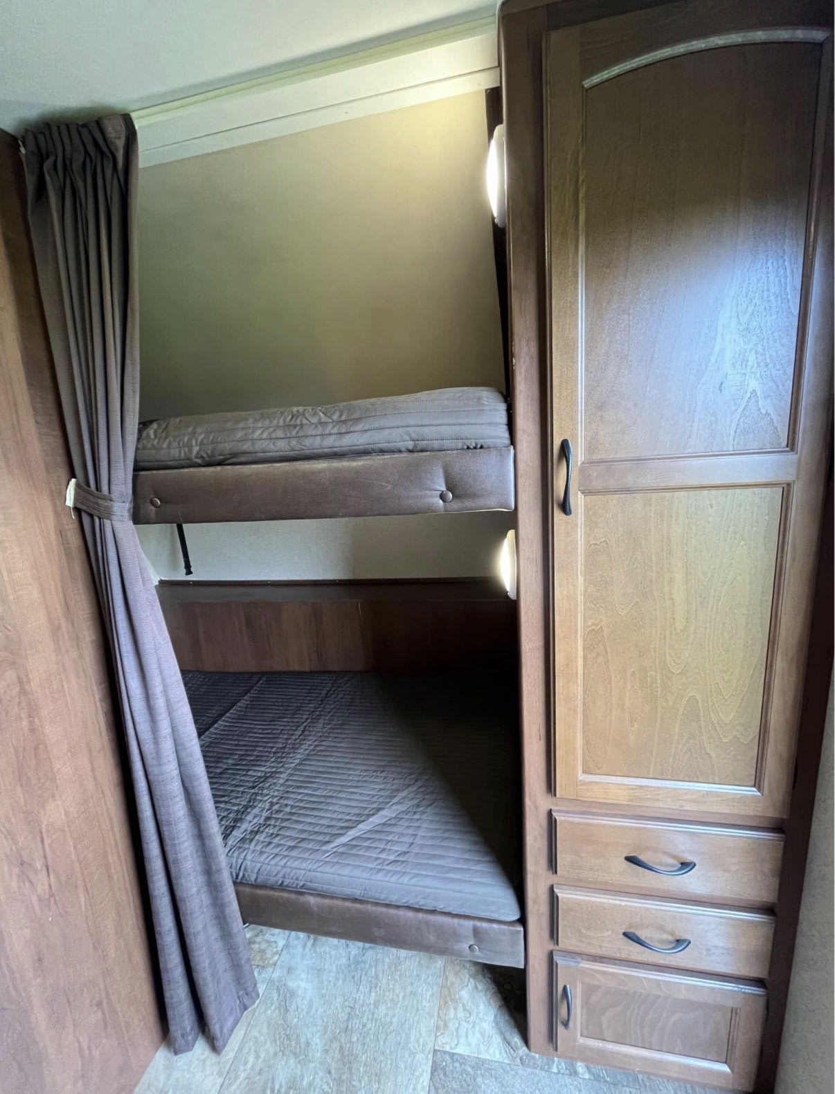 RV rental interior: bunk beds with mattresses, privacy curtains, and a convenient wardrobe. Ideal for families.. Jayco Jay Feather Ultra Lite 2015