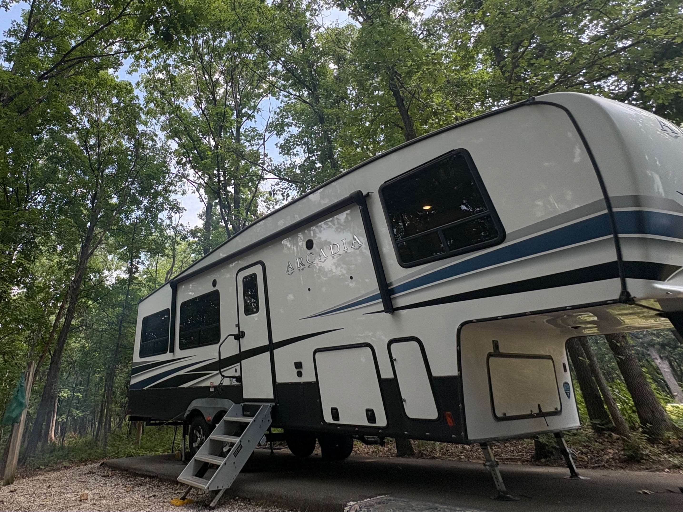 Keystone Arcadia 3250RL