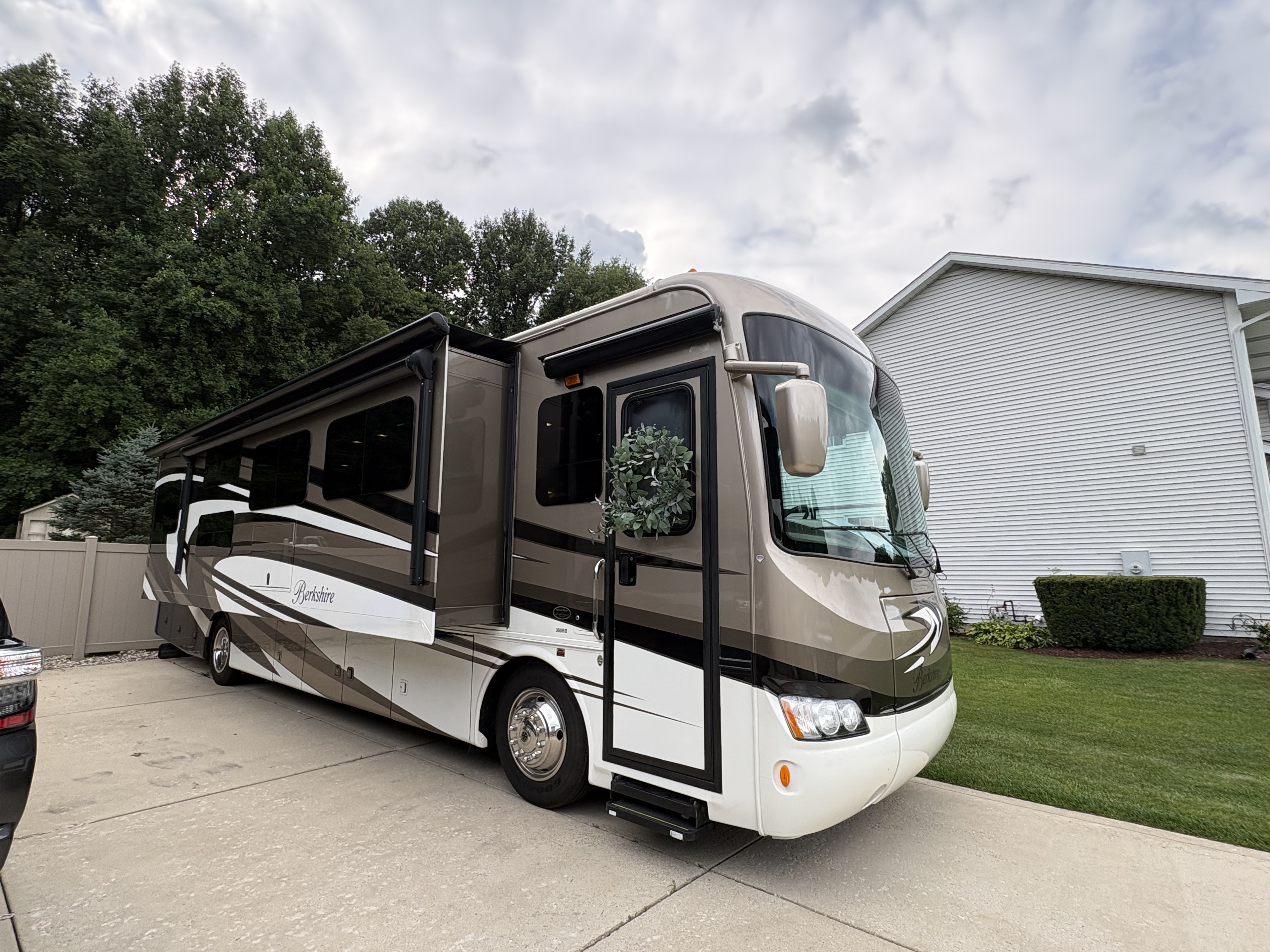 Family Fun Diesel RV | Bunks | Generator | Easy to Drive