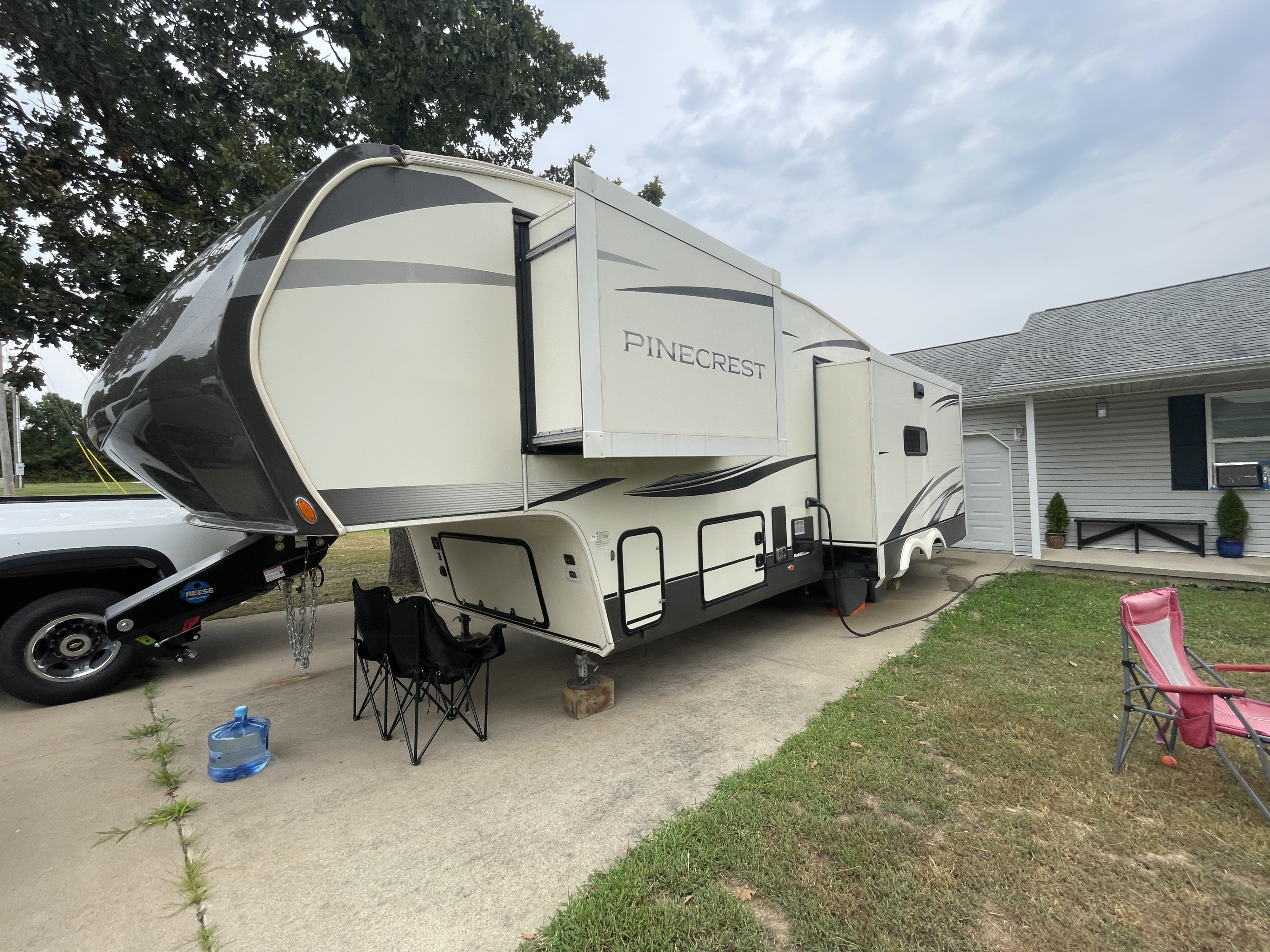 Luxury 5th-Wheel Escape: Full Setup Delivery & Pet Friendly!